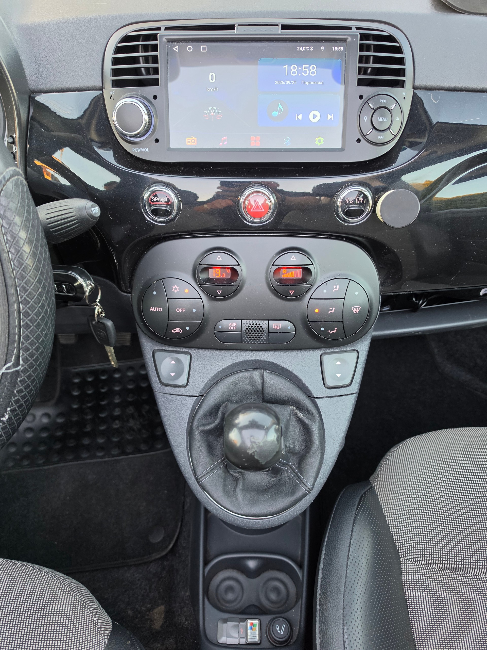 FIAT 500C 1.4 16V Lounge-image-14