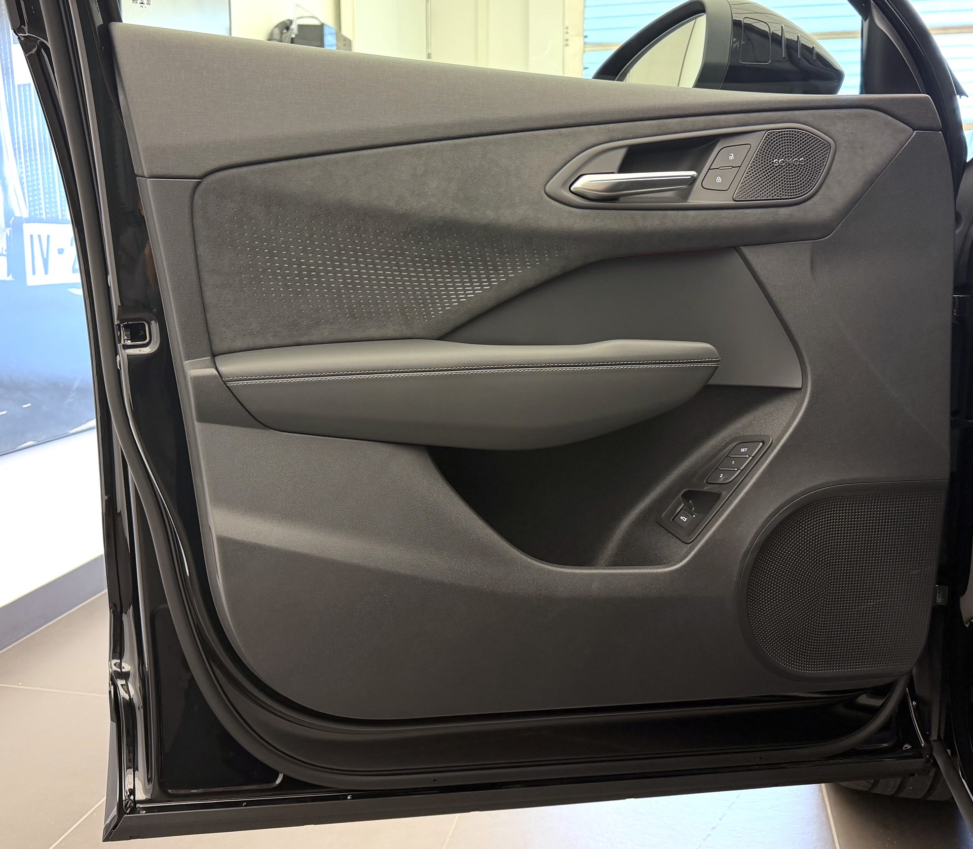 AUDI Q3 SUV TFSI quattro 195 kW S tronic-image-3