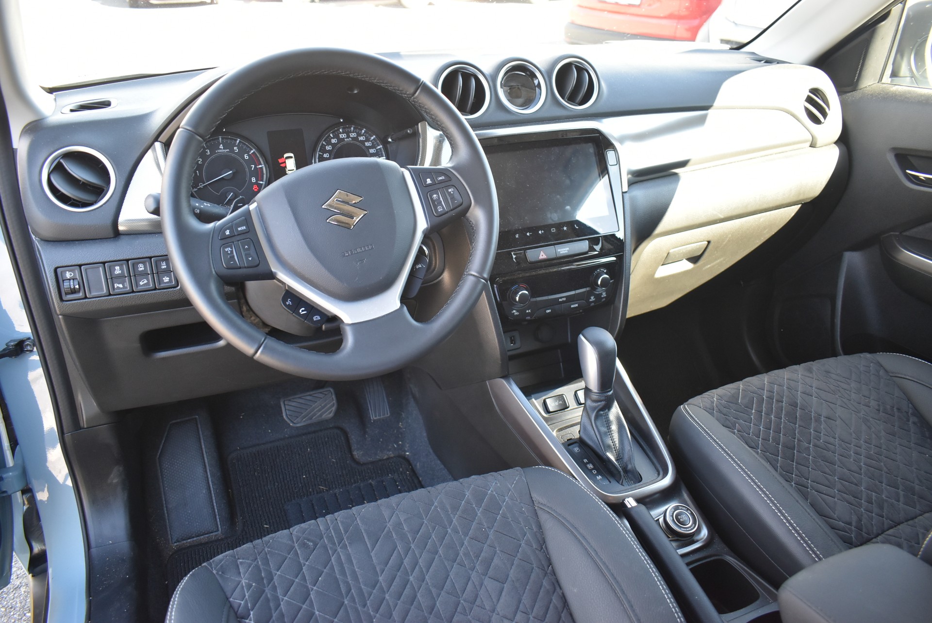 SUZUKI Vitara 1.5 Hybrid Compact Top 4x4 AGS-image-8