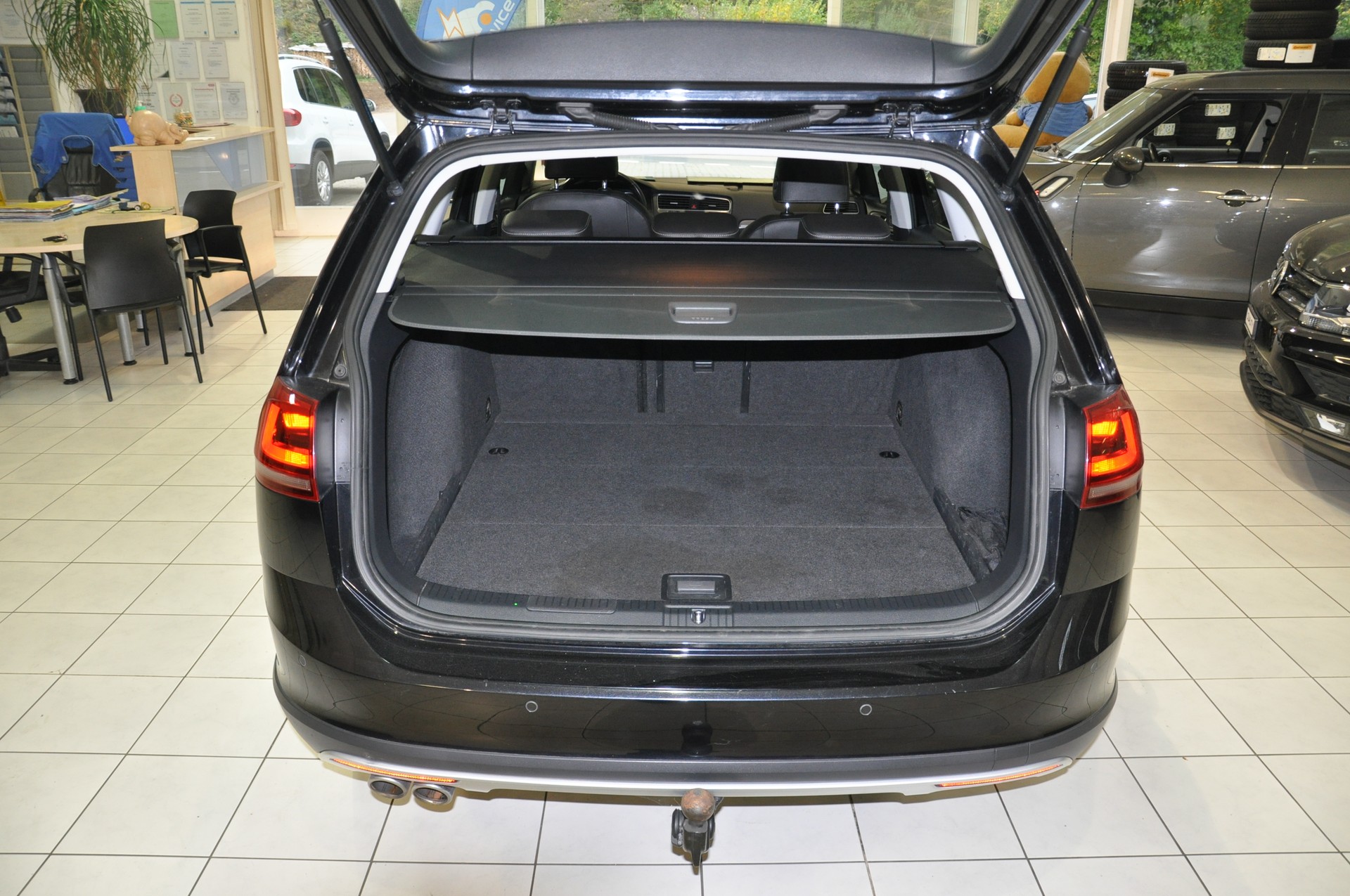VW Golf 2.0 TDI Alltrack 4Motion-image-13