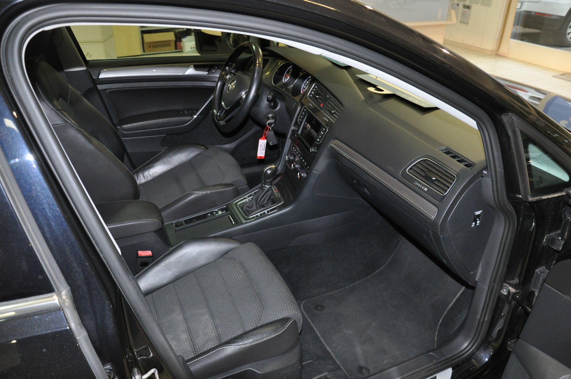 VW Golf 2.0 TDI Alltrack 4Motion-image-11