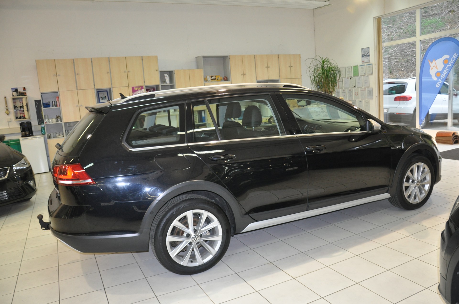 VW Golf 2.0 TDI Alltrack 4Motion-image-9