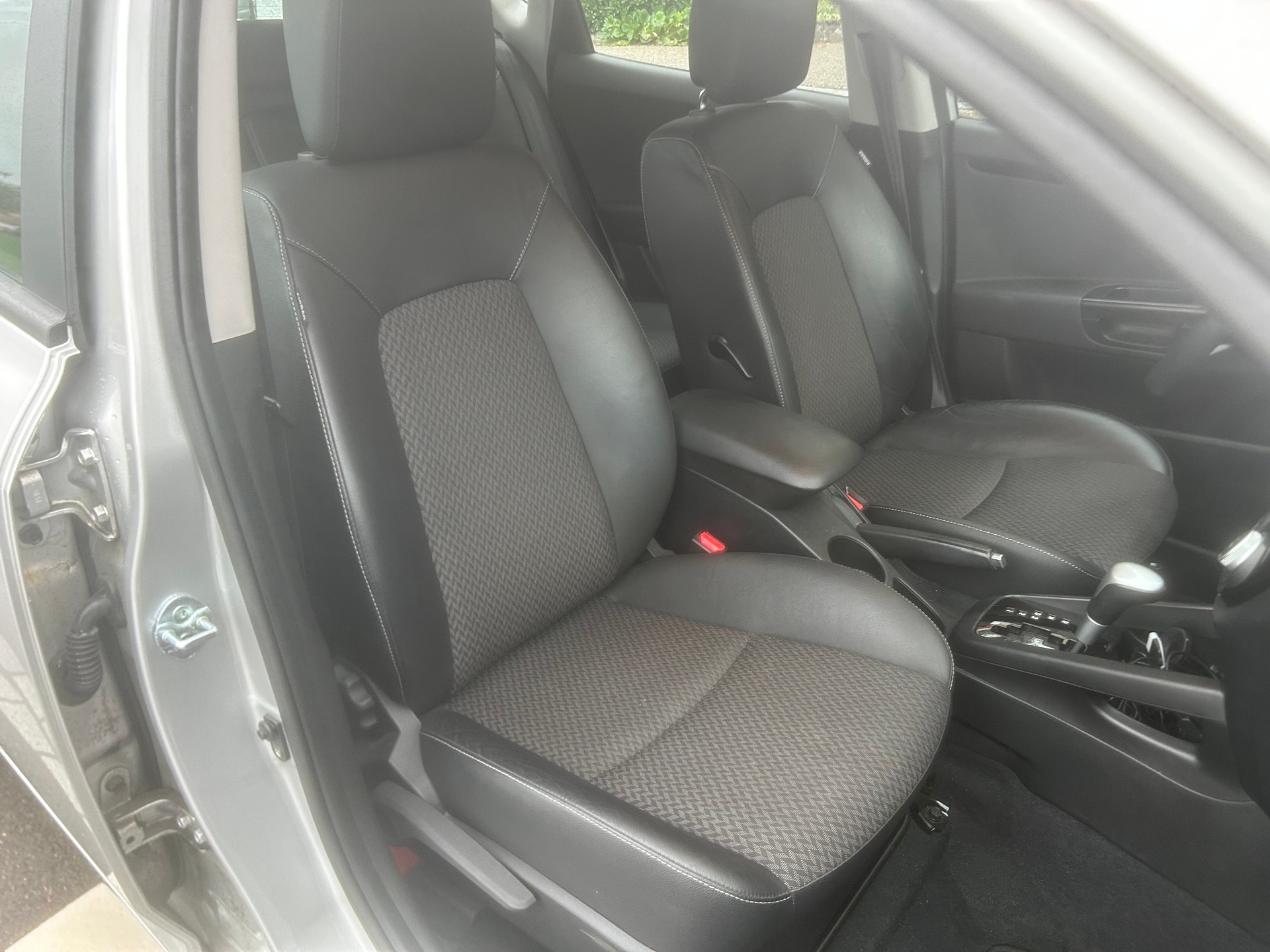 KIA Cee'd 1.6 16V Style Automatic-image-8
