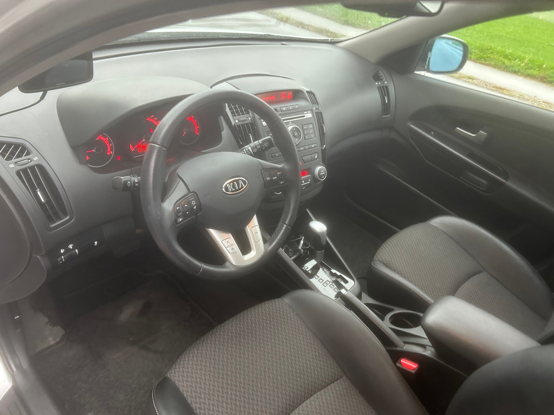 KIA Cee'd 1.6 16V Style Automatic-image-6