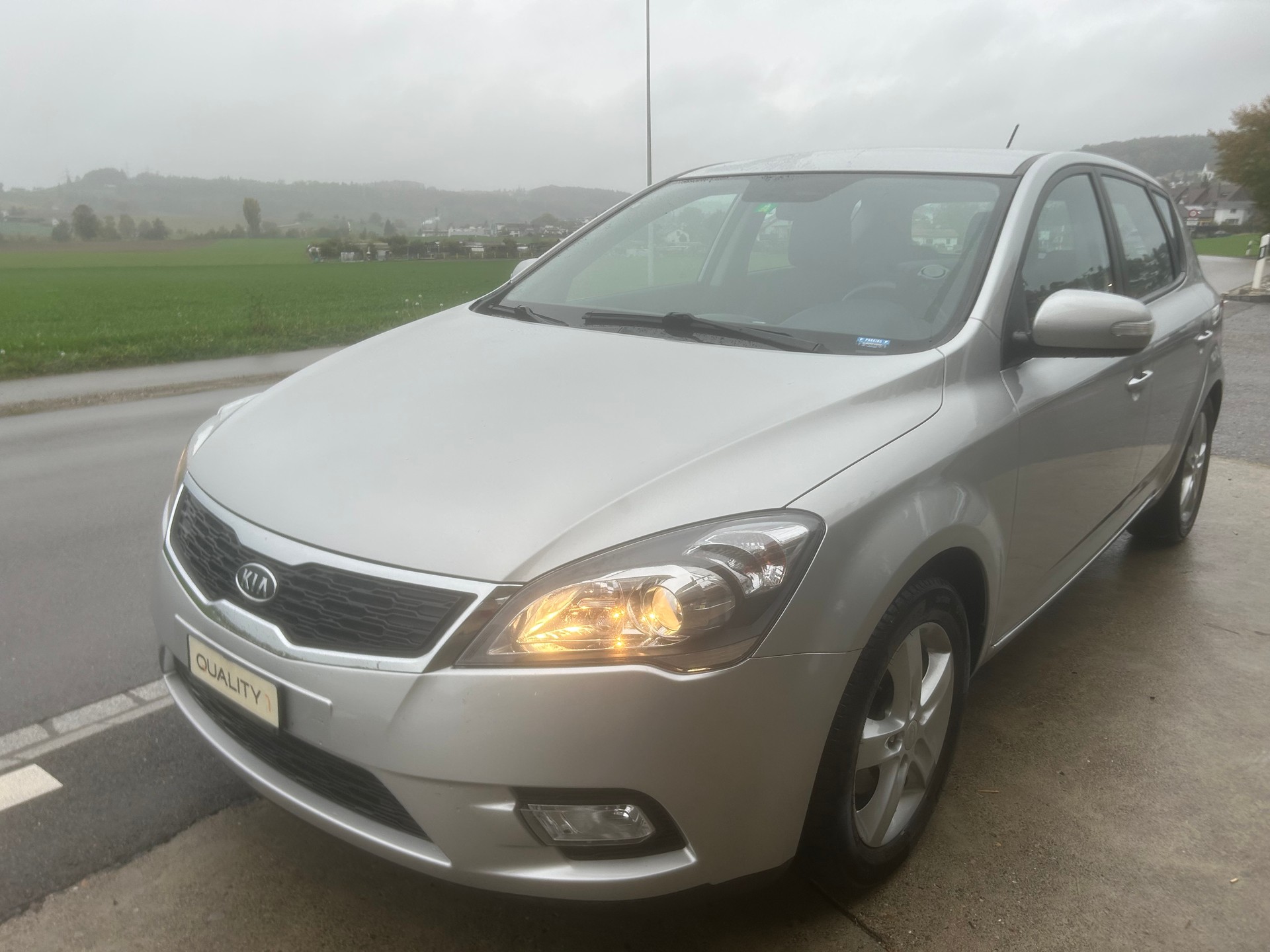 KIA Cee'd 1.6 16V Style Automatic-image-0