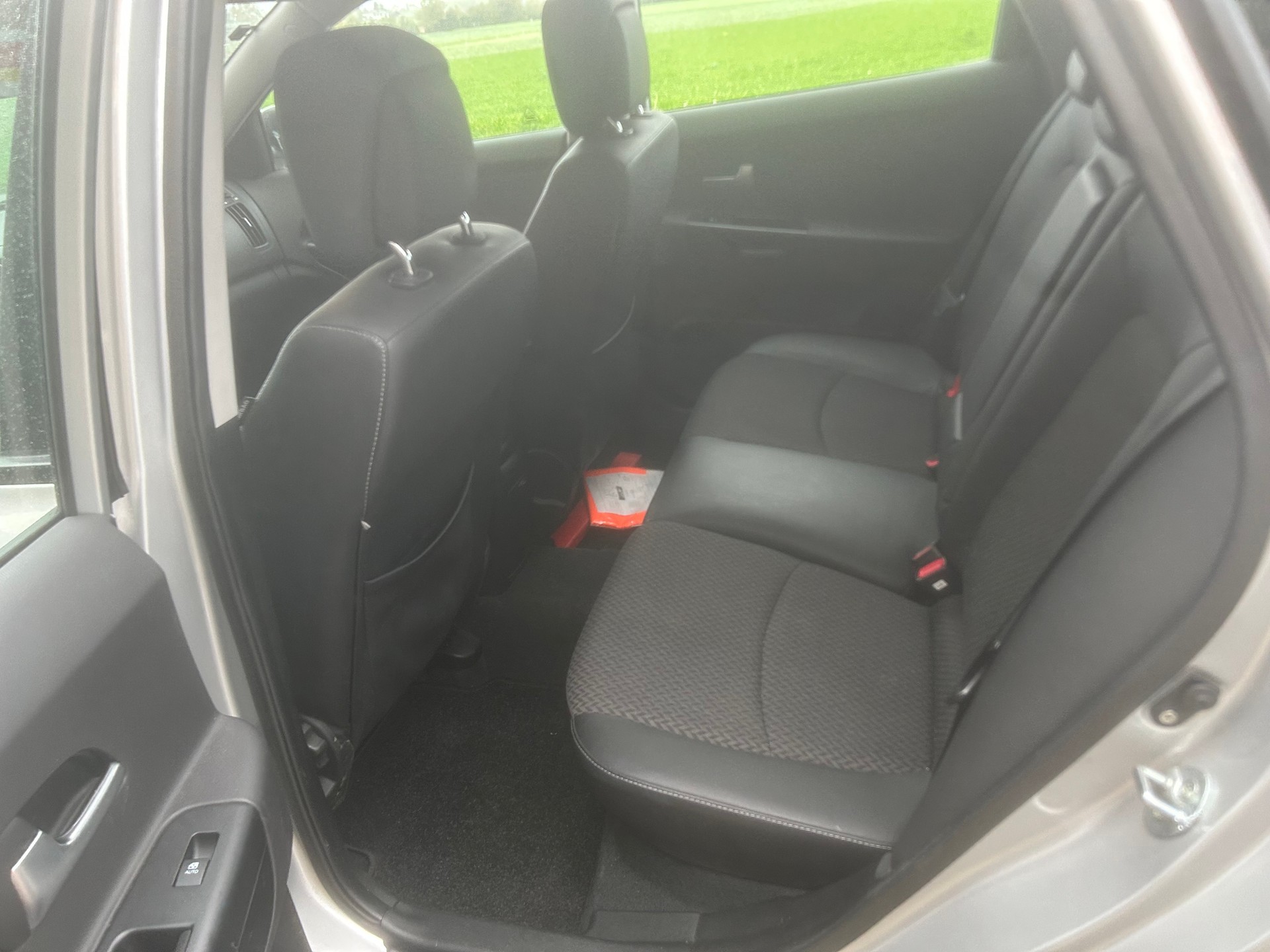KIA Cee'd 1.6 16V Style Automatic-image-9