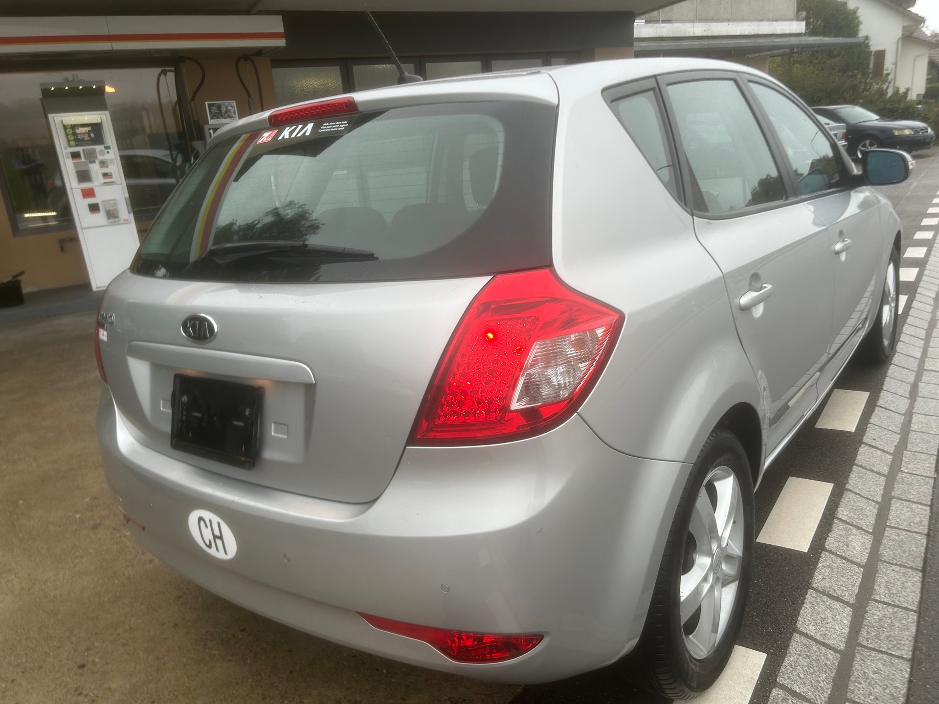 KIA Cee'd 1.6 16V Style Automatic-image-3