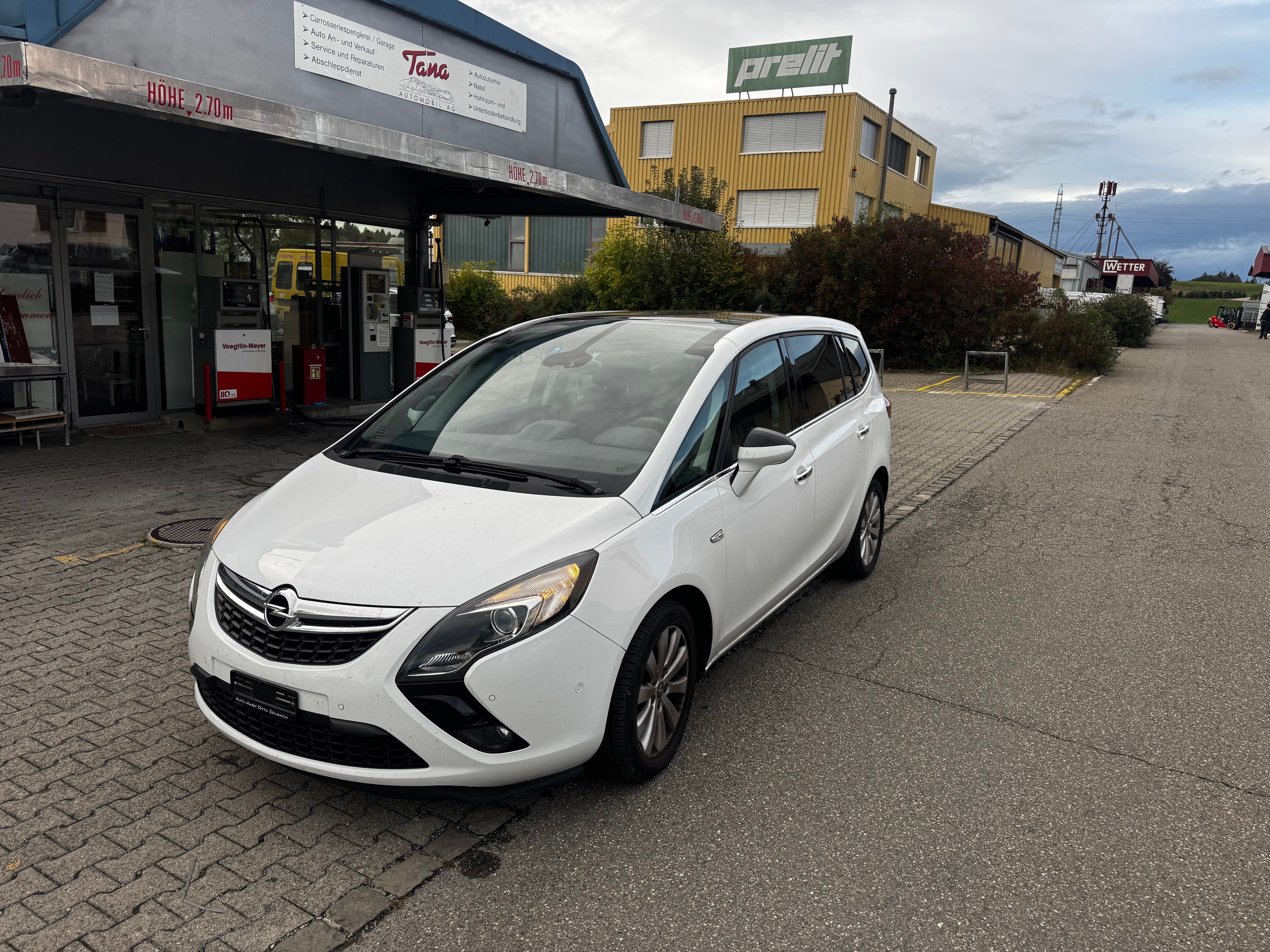 Car photo