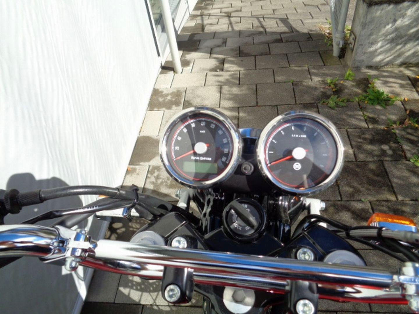 ROYAL ENFIELD INTERCEPTOR 650 TWIN-image-5