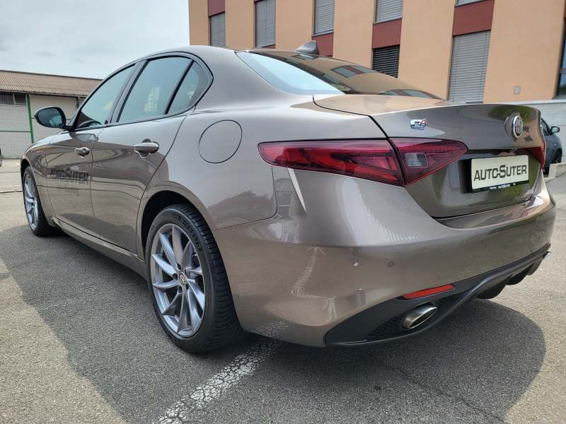 ALFA ROMEO Giulia 2.0 Q4 Veloce-image-1