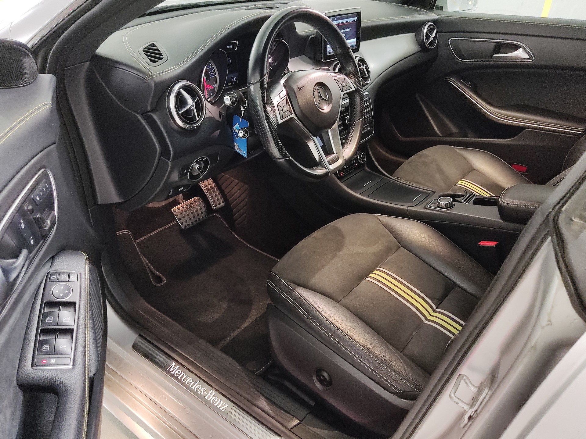 MERCEDES-BENZ CLA 250-image-11