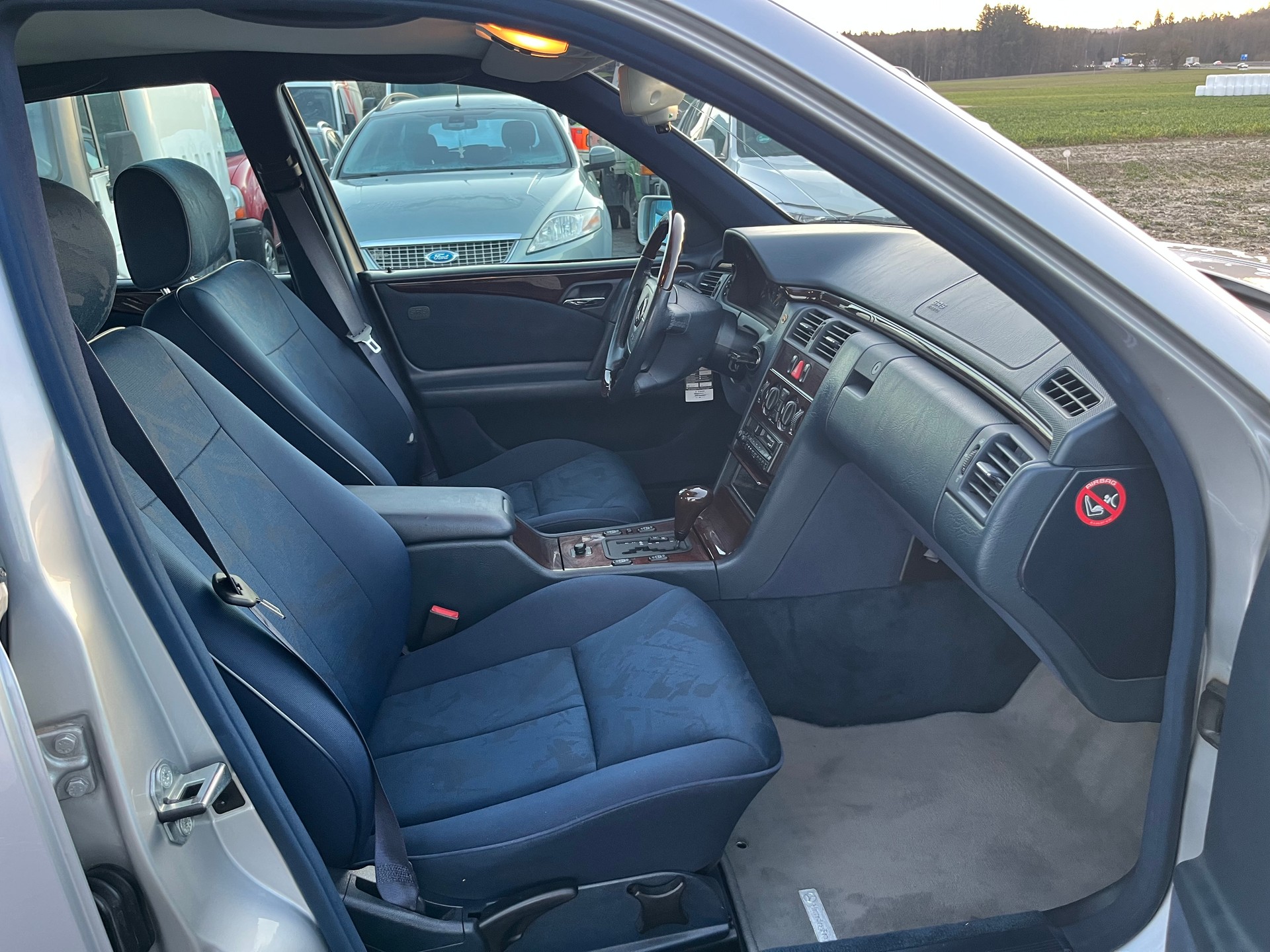MERCEDES-BENZ E 290 TD Elégance-image-10