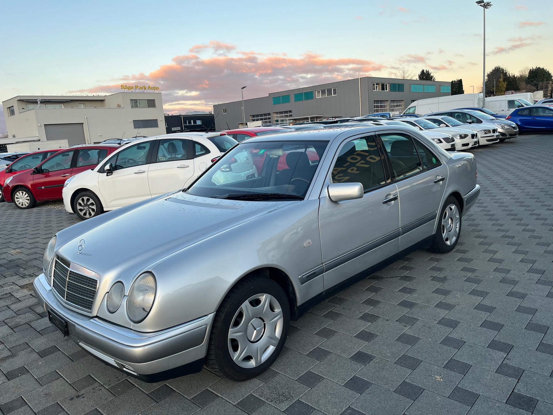 MERCEDES-BENZ E 290 TD Elégance-image-2