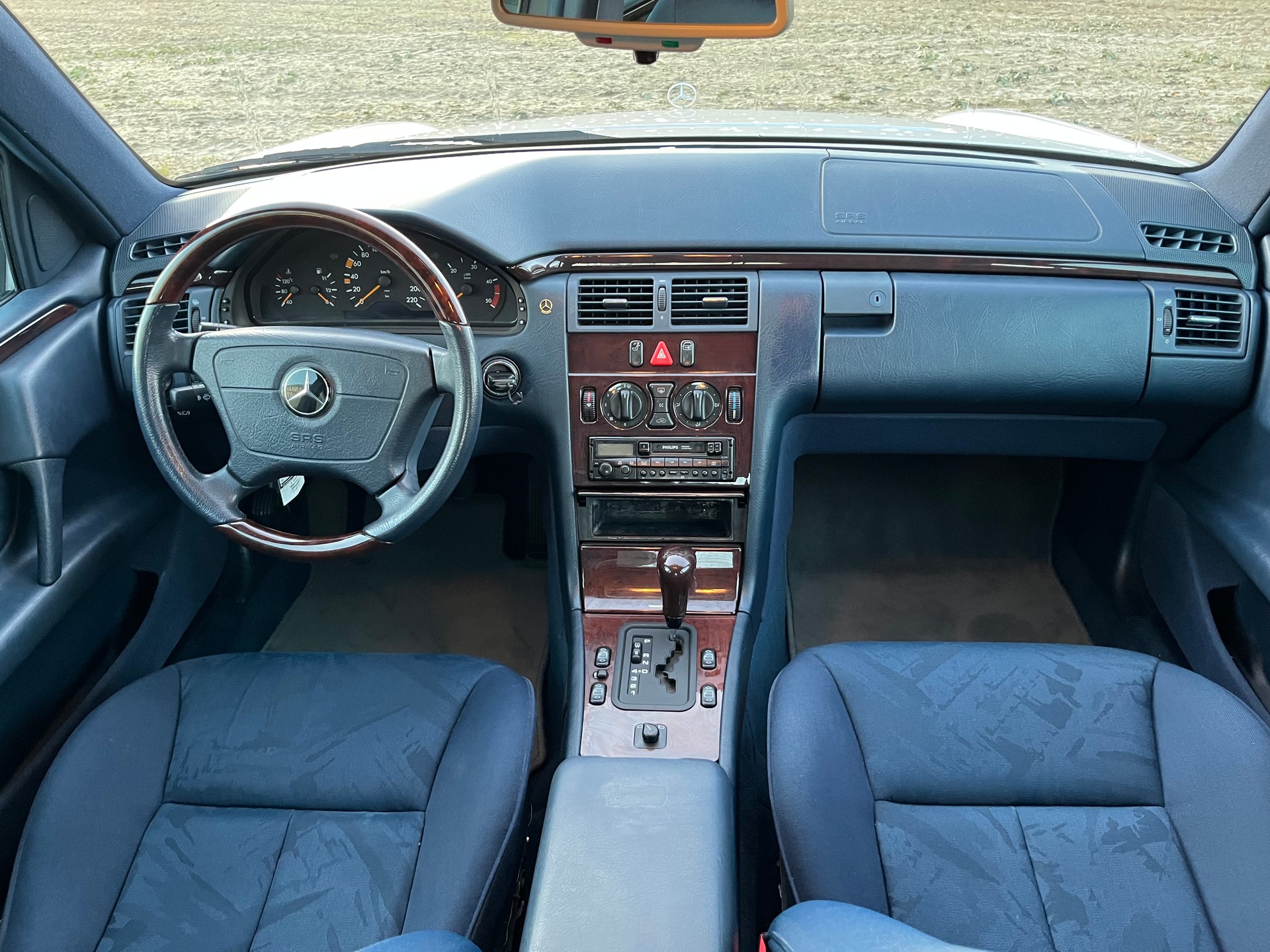 MERCEDES-BENZ E 290 TD Elégance-image-8