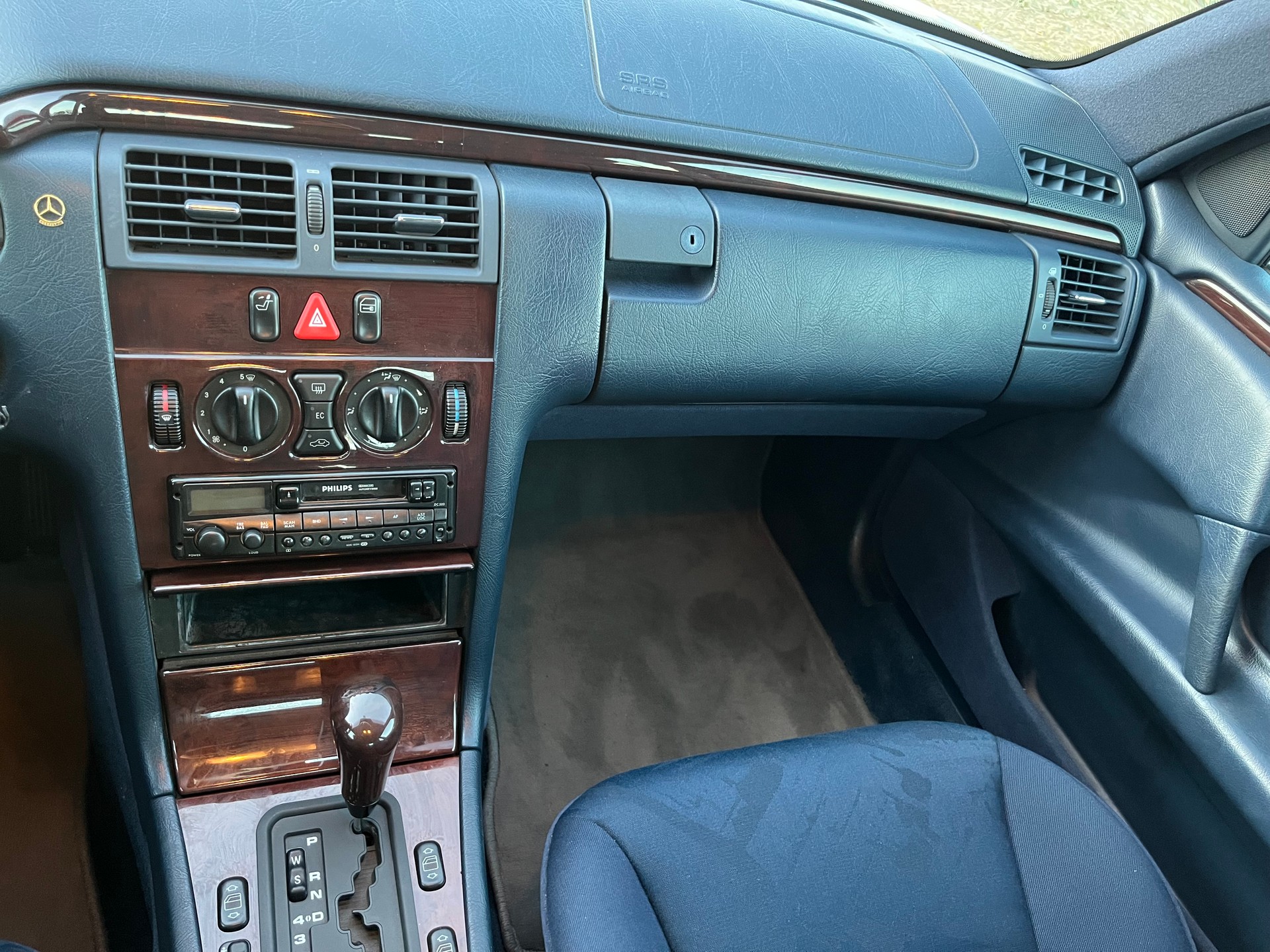 MERCEDES-BENZ E 290 TD Elégance-image-12