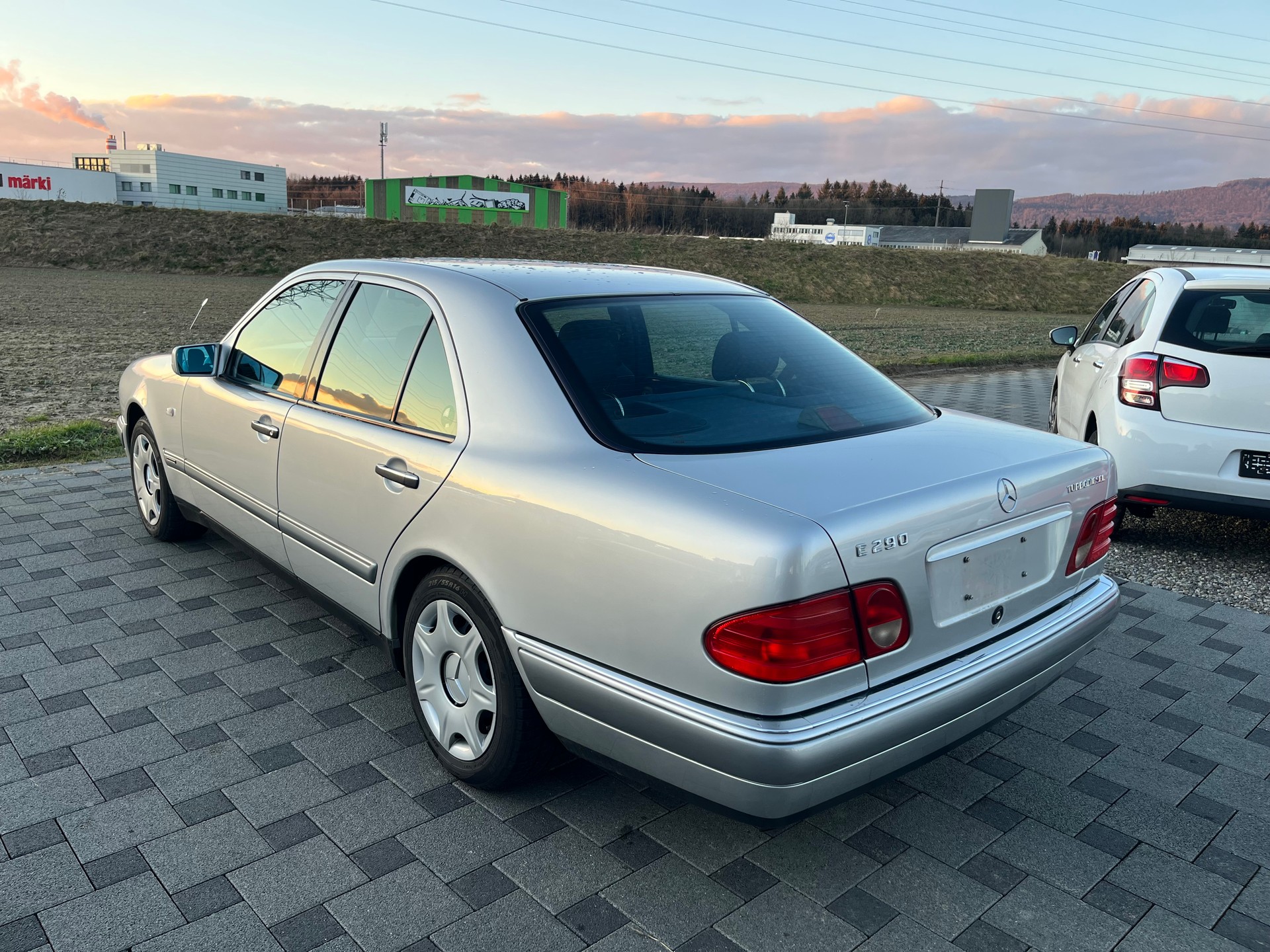 MERCEDES-BENZ E 290 TD Elégance-image-4