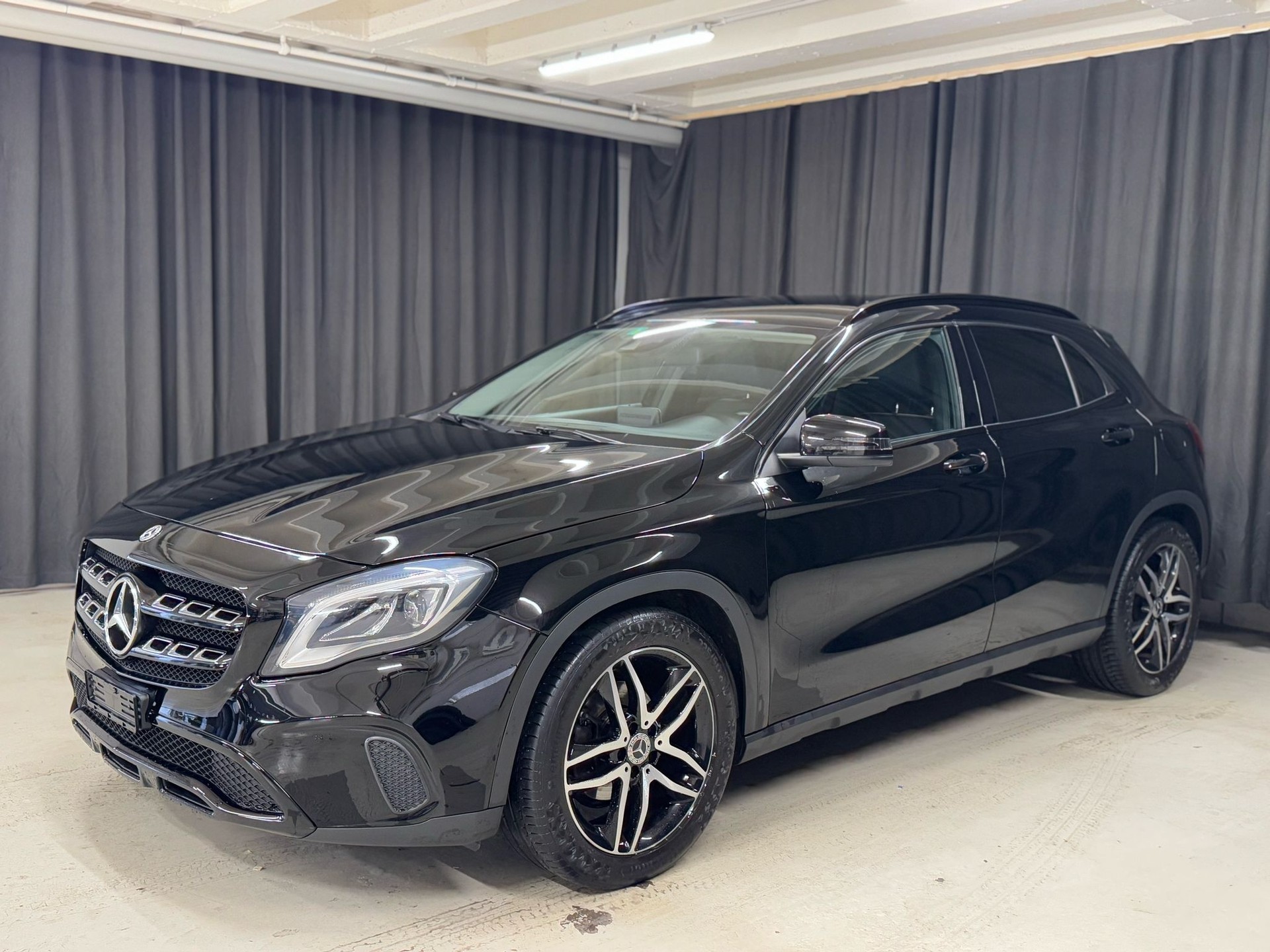 MERCEDES-BENZ GLA 200 CDI Urban 7G-DCT-image-0