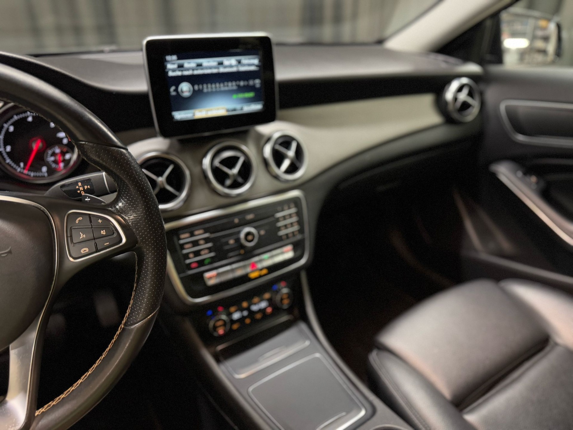 MERCEDES-BENZ GLA 200 CDI Urban 7G-DCT-image-12