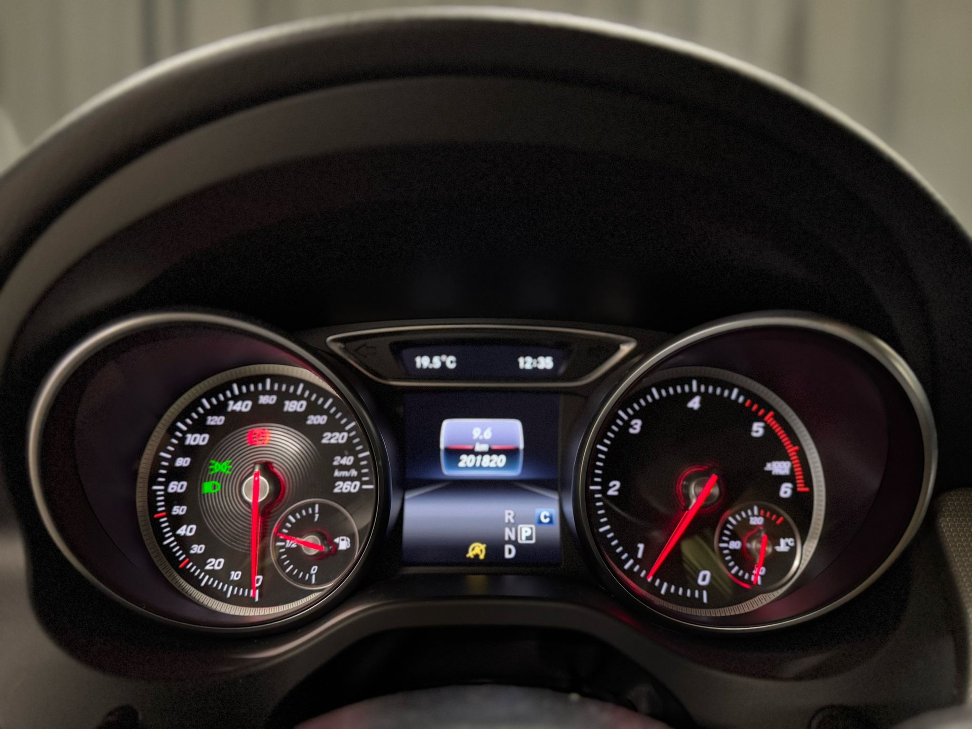 MERCEDES-BENZ GLA 200 CDI Urban 7G-DCT-image-9
