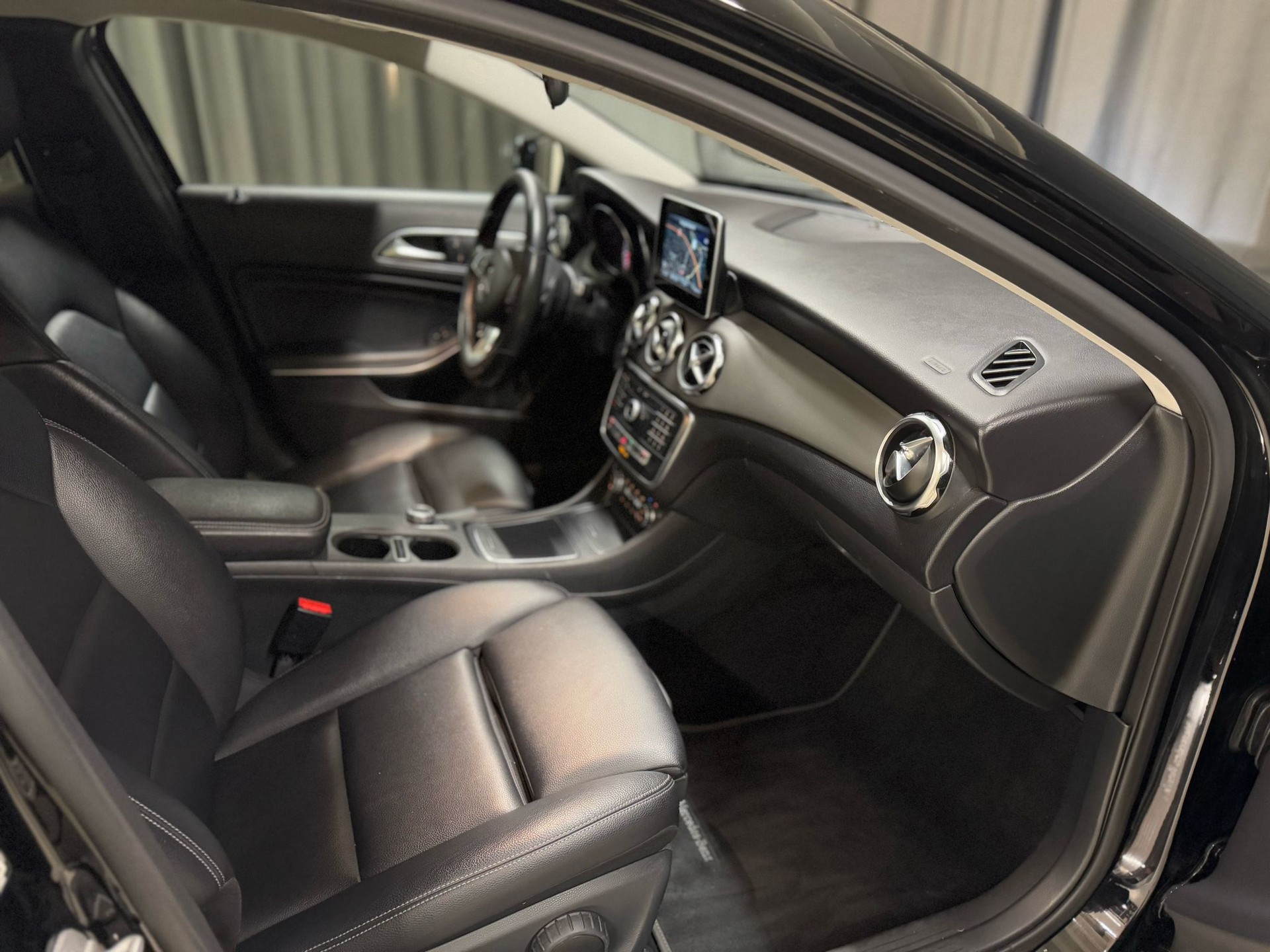 MERCEDES-BENZ GLA 200 CDI Urban 7G-DCT-image-8