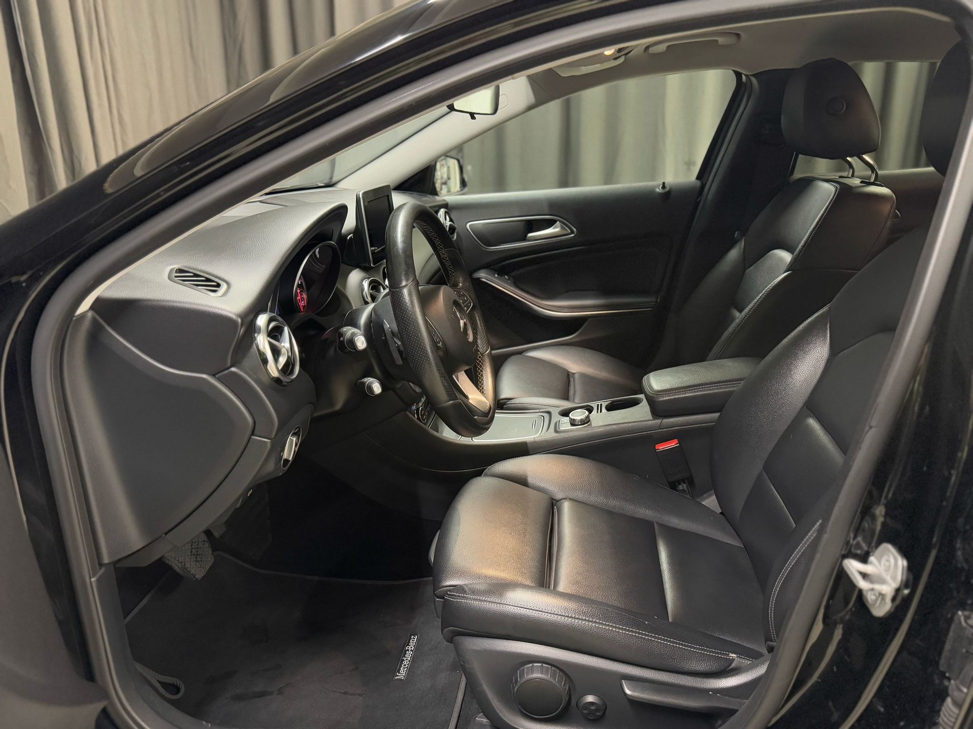MERCEDES-BENZ GLA 200 CDI Urban 7G-DCT-image-7