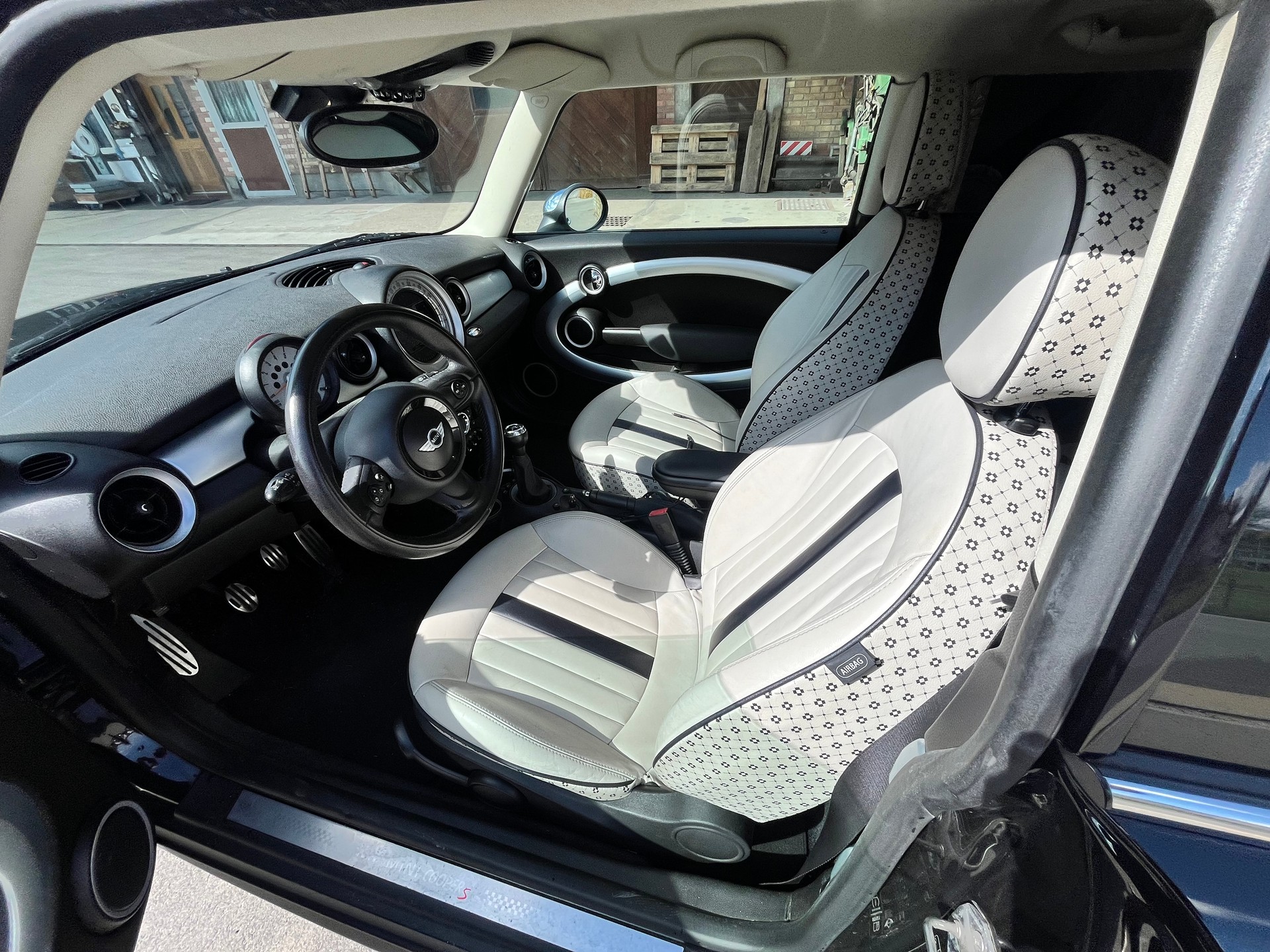 MINI Cooper S R56-image-3