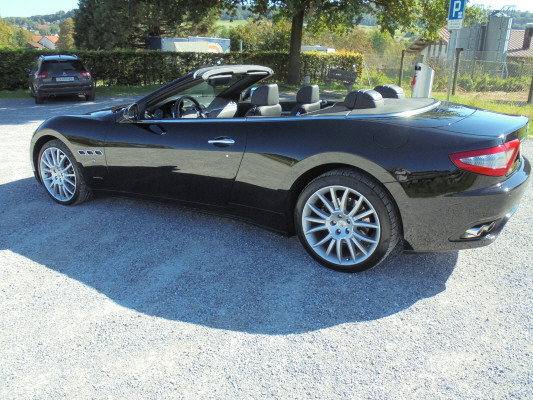 MASERATI GranCabrio-showroom-element-1