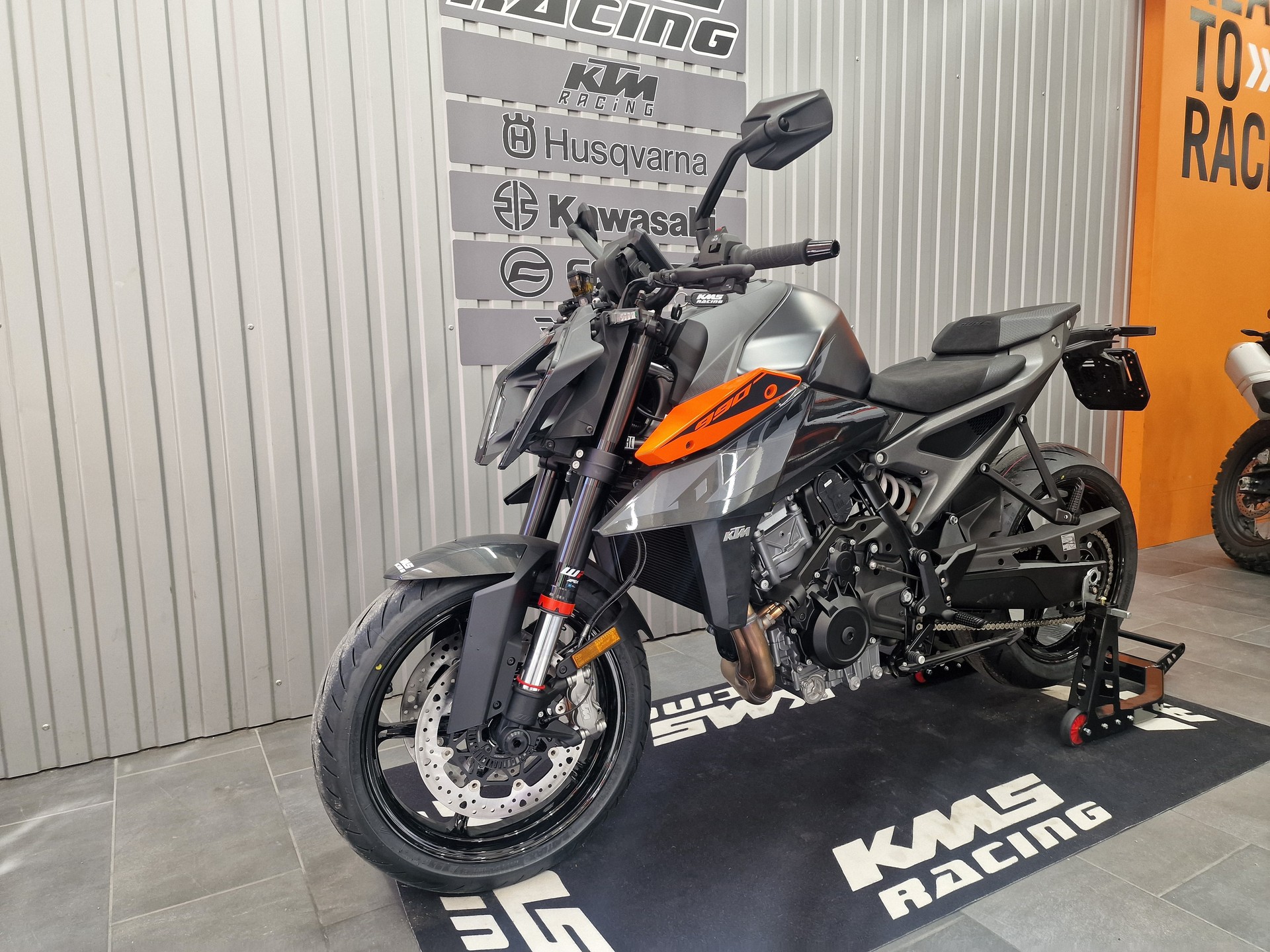 KTM 990 Duke-image-4