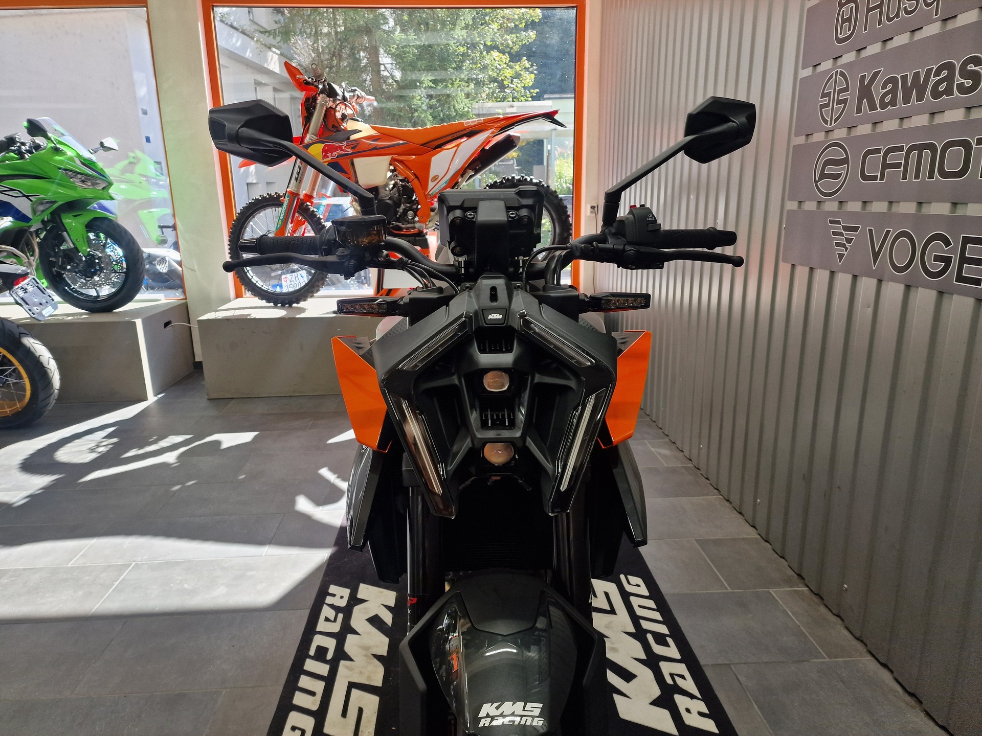 KTM 990 Duke-showroom-element-2