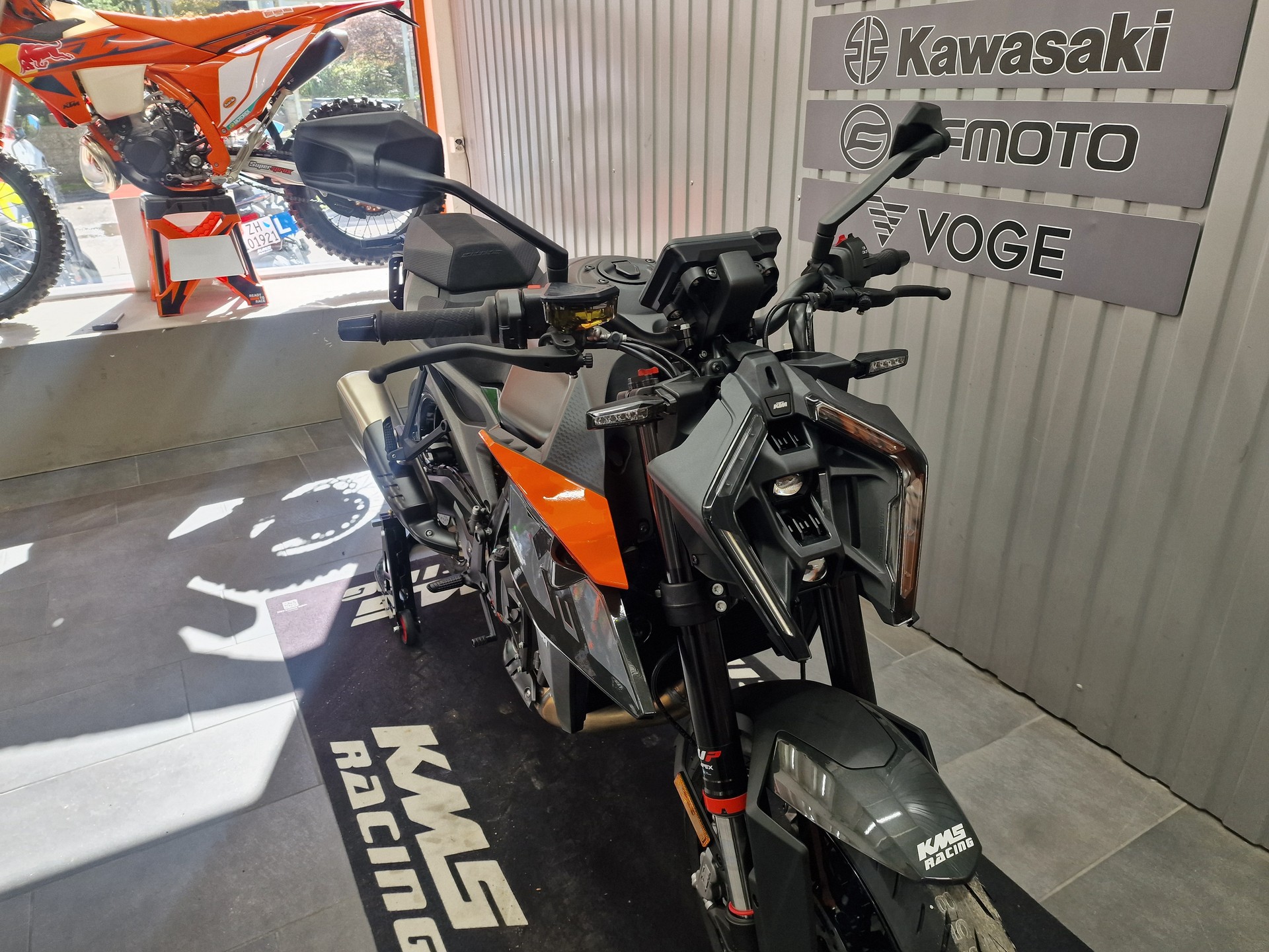KTM 990 Duke-showroom-element-3