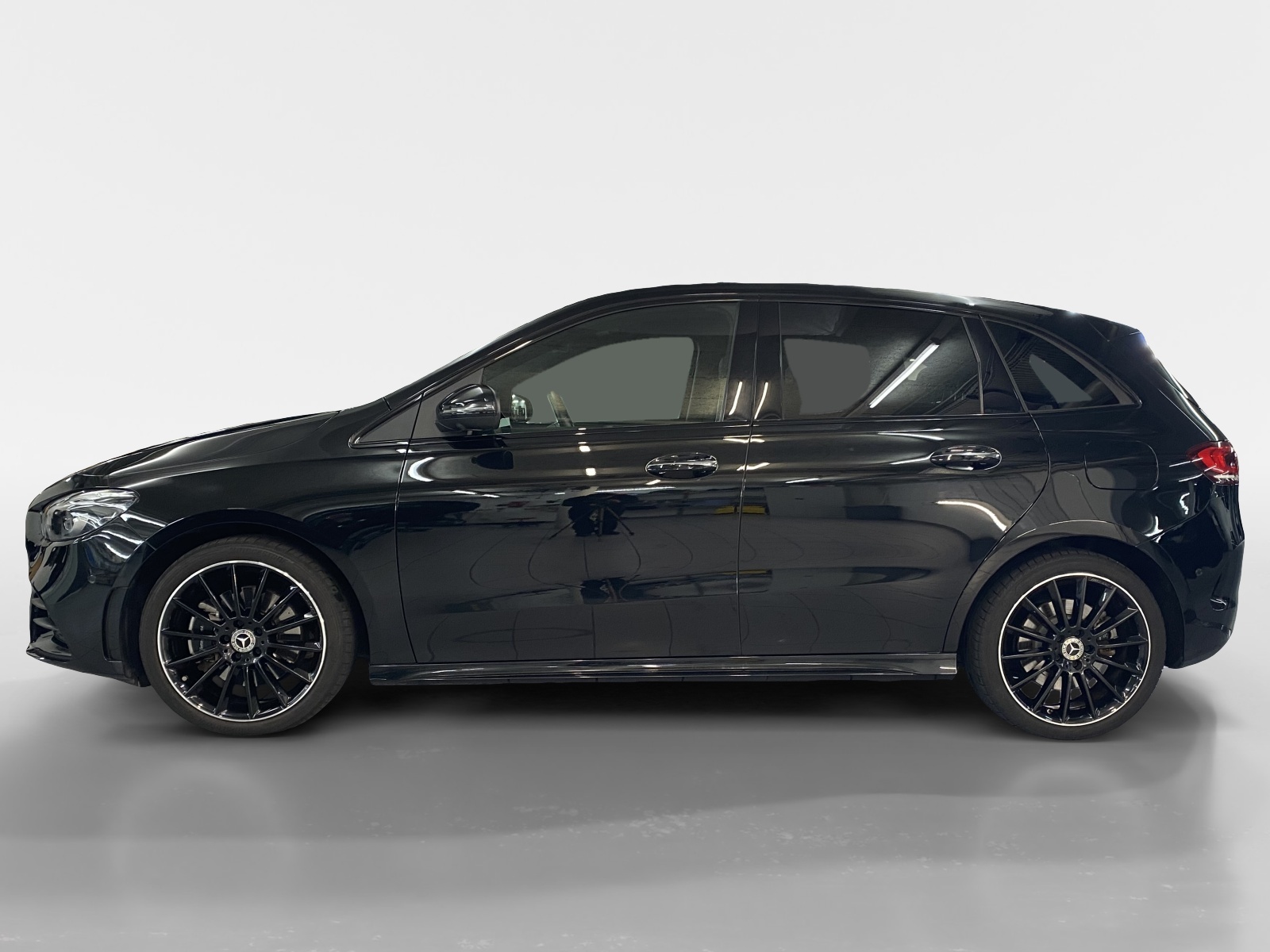 MERCEDES-BENZ B 250 e AMG Line-image-3