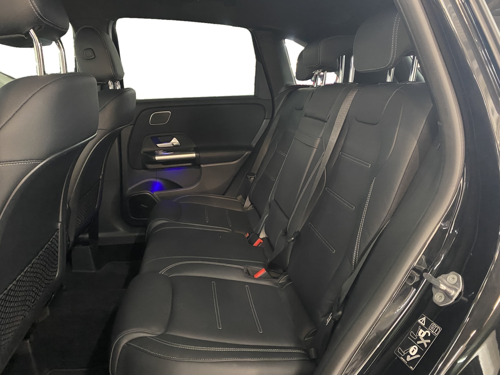 MERCEDES-BENZ B 250 e AMG Line-image-8
