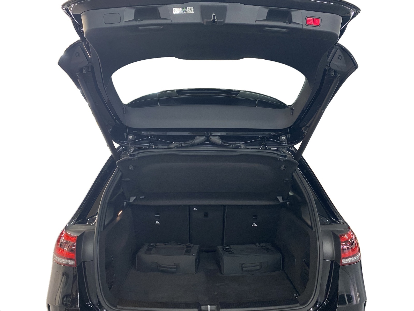 MERCEDES-BENZ B 250 e AMG Line-image-5