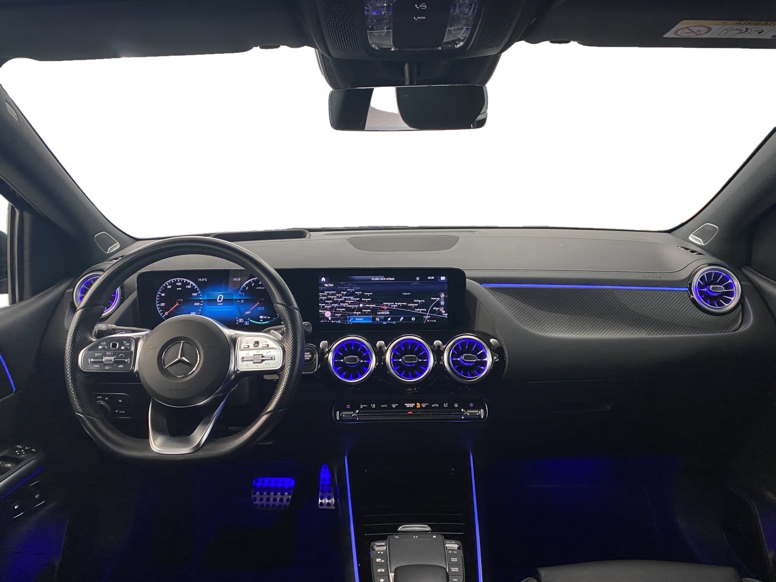 MERCEDES-BENZ B 250 e AMG Line-image-10