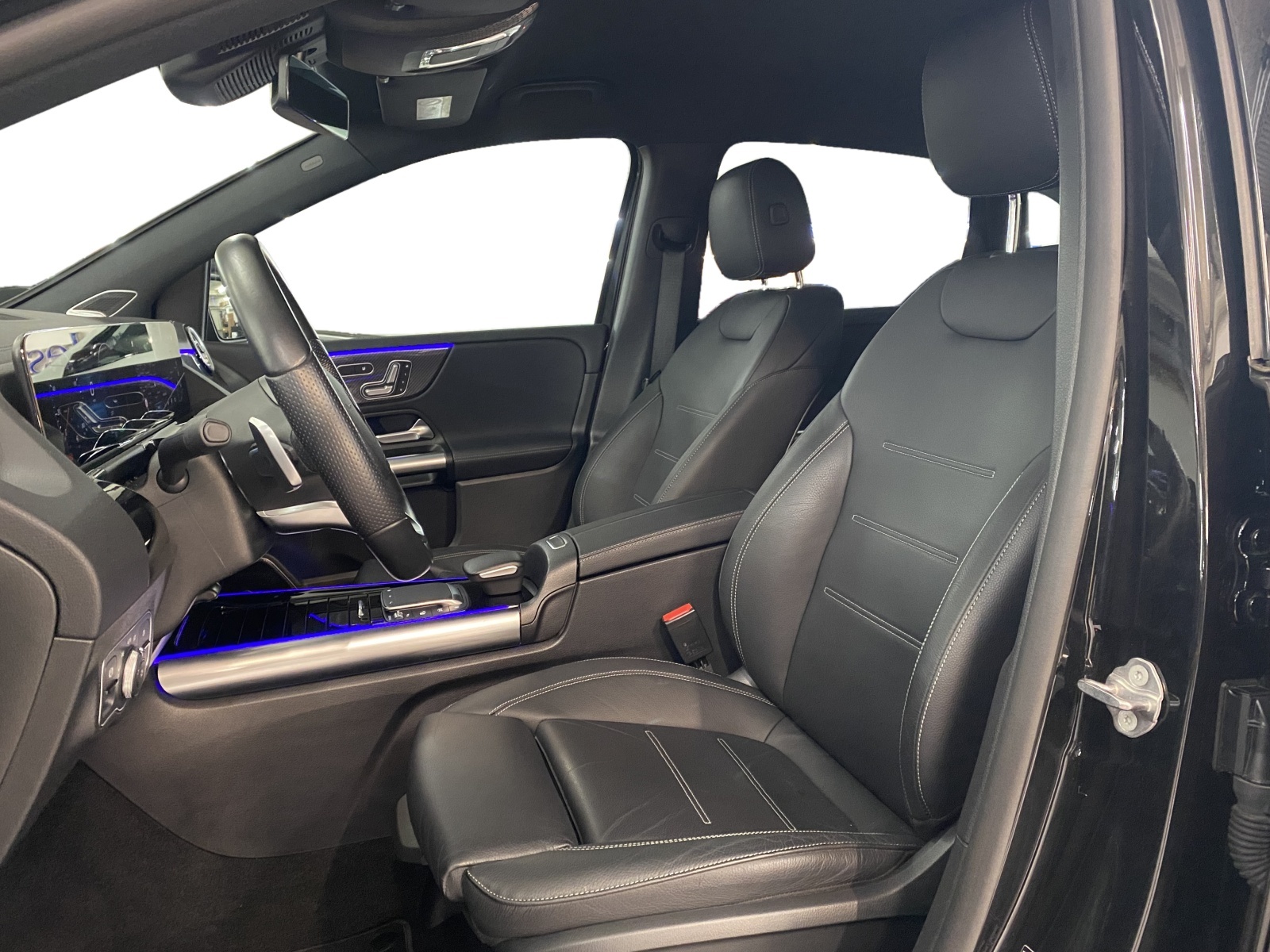 MERCEDES-BENZ B 250 e AMG Line-image-7