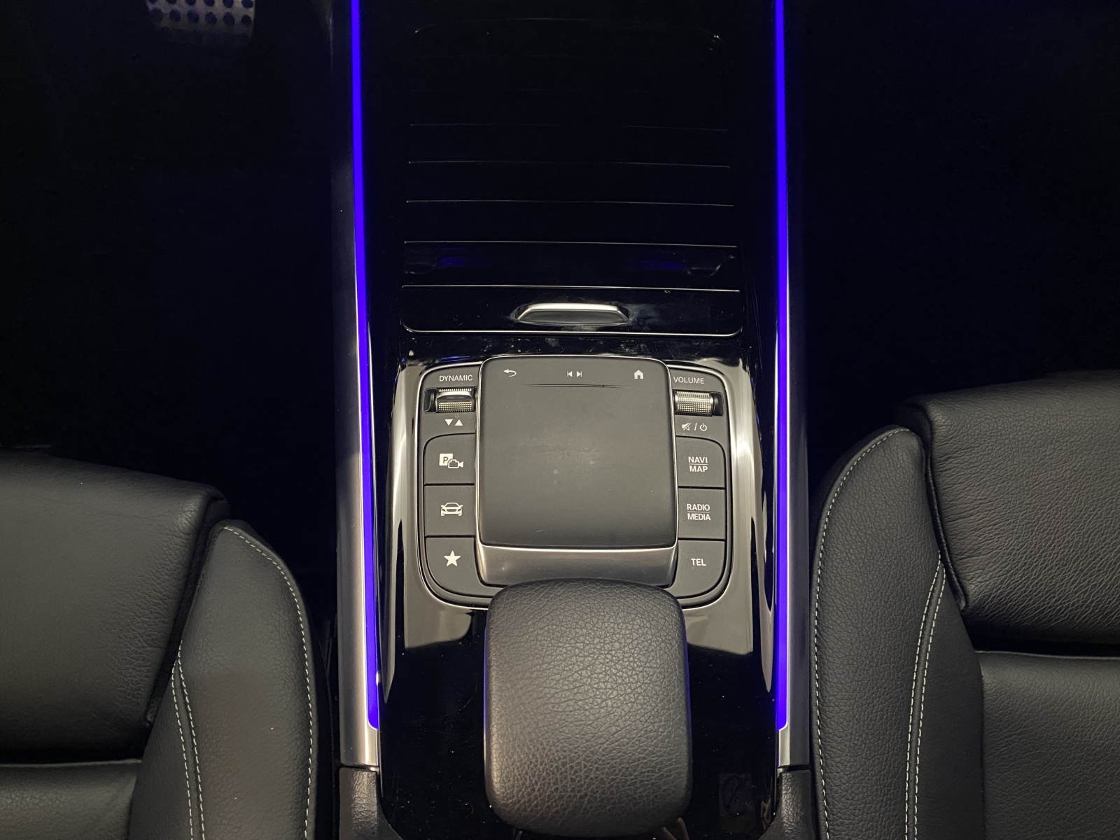 MERCEDES-BENZ B 250 e AMG Line-image-9