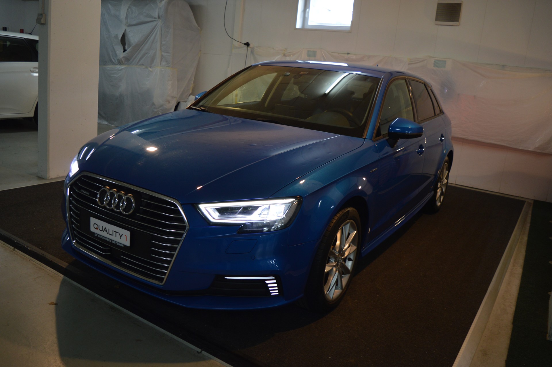 AUDI A3 Sportback 1.4 e-tron Sport S-tronic-image-0