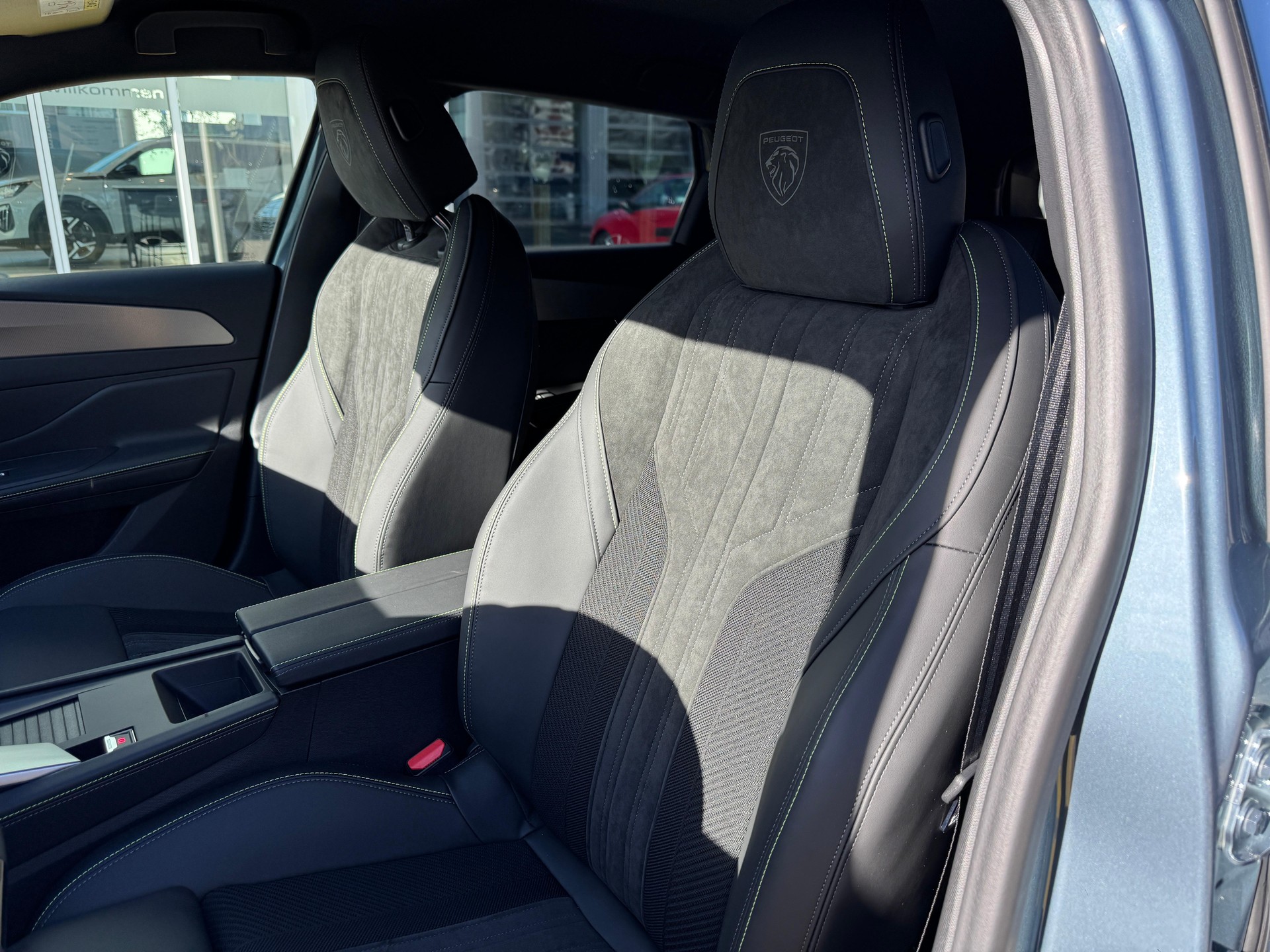 PEUGEOT 308 SW 1.2 Hybrid GT-image-10