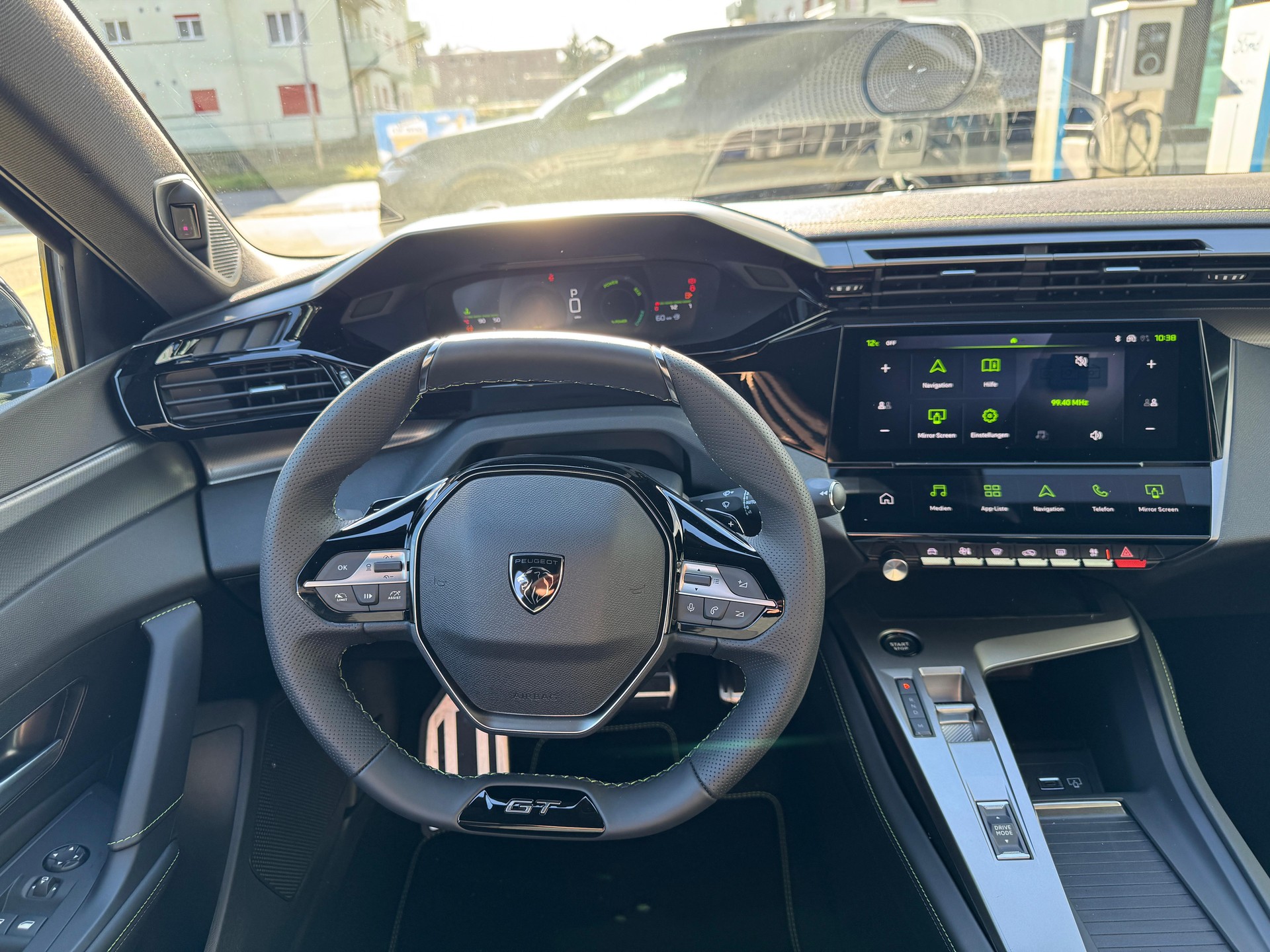 PEUGEOT 308 SW 1.2 Hybrid GT-image-9