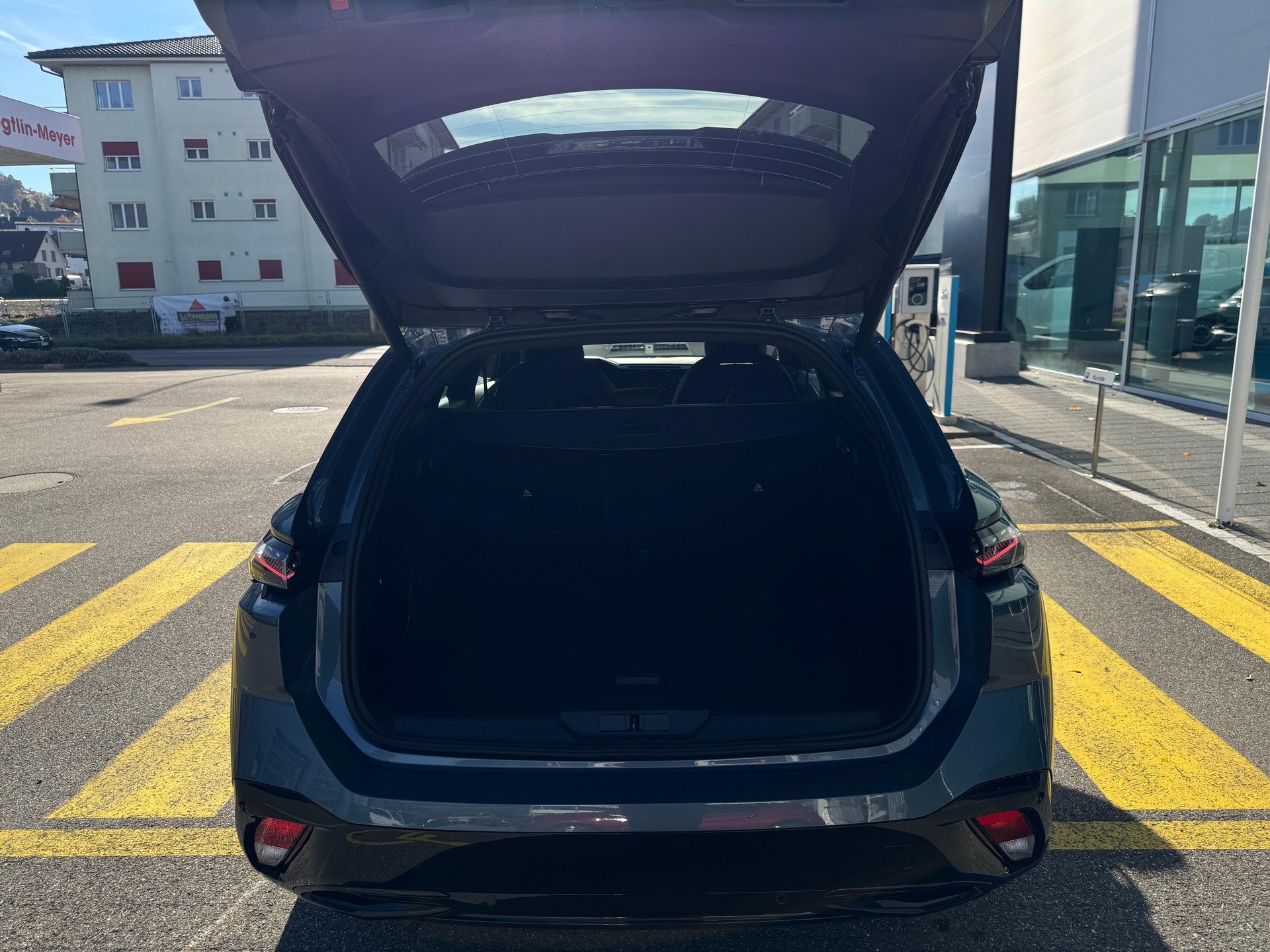 PEUGEOT 308 SW 1.2 Hybrid GT-image-12