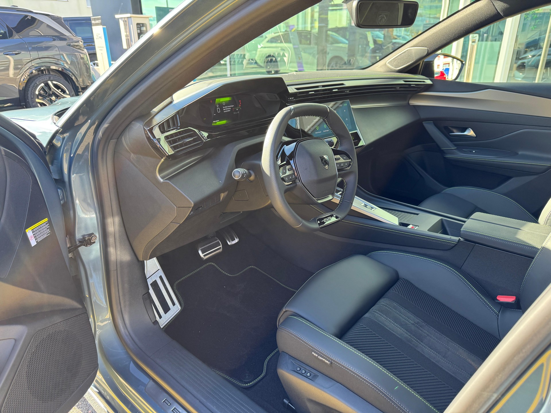 PEUGEOT 308 SW 1.2 Hybrid GT-image-8