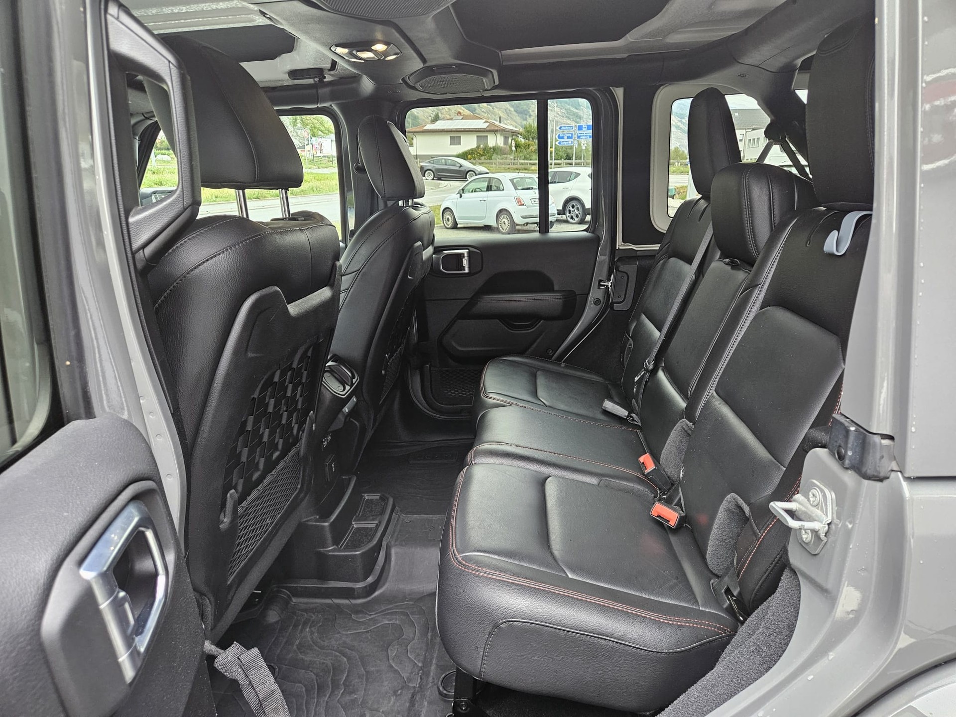 JEEP Wrangler 2.0 Unlimited Rubicon Automatic-image-9