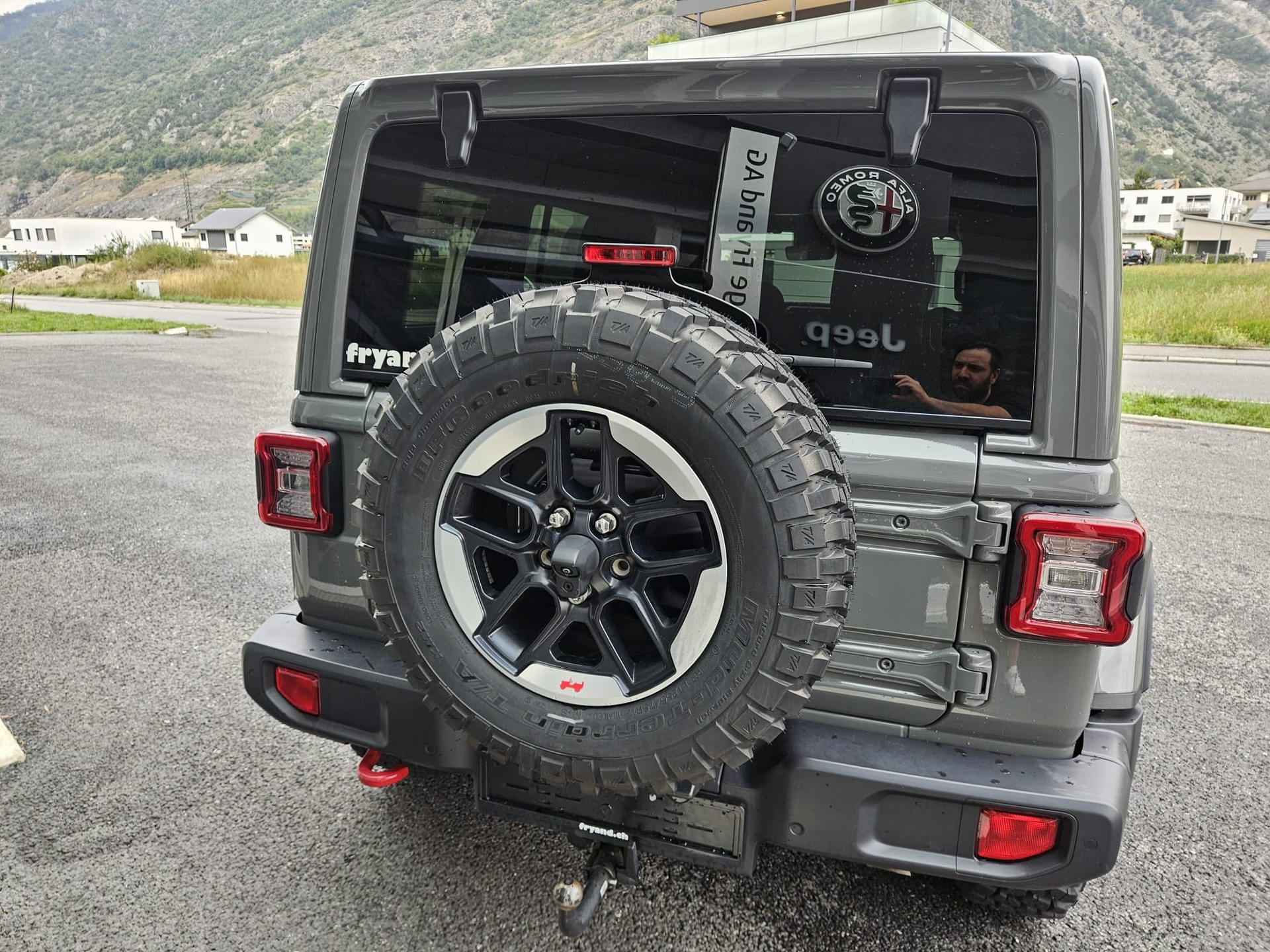 JEEP Wrangler 2.0 Unlimited Rubicon Automatic-image-3
