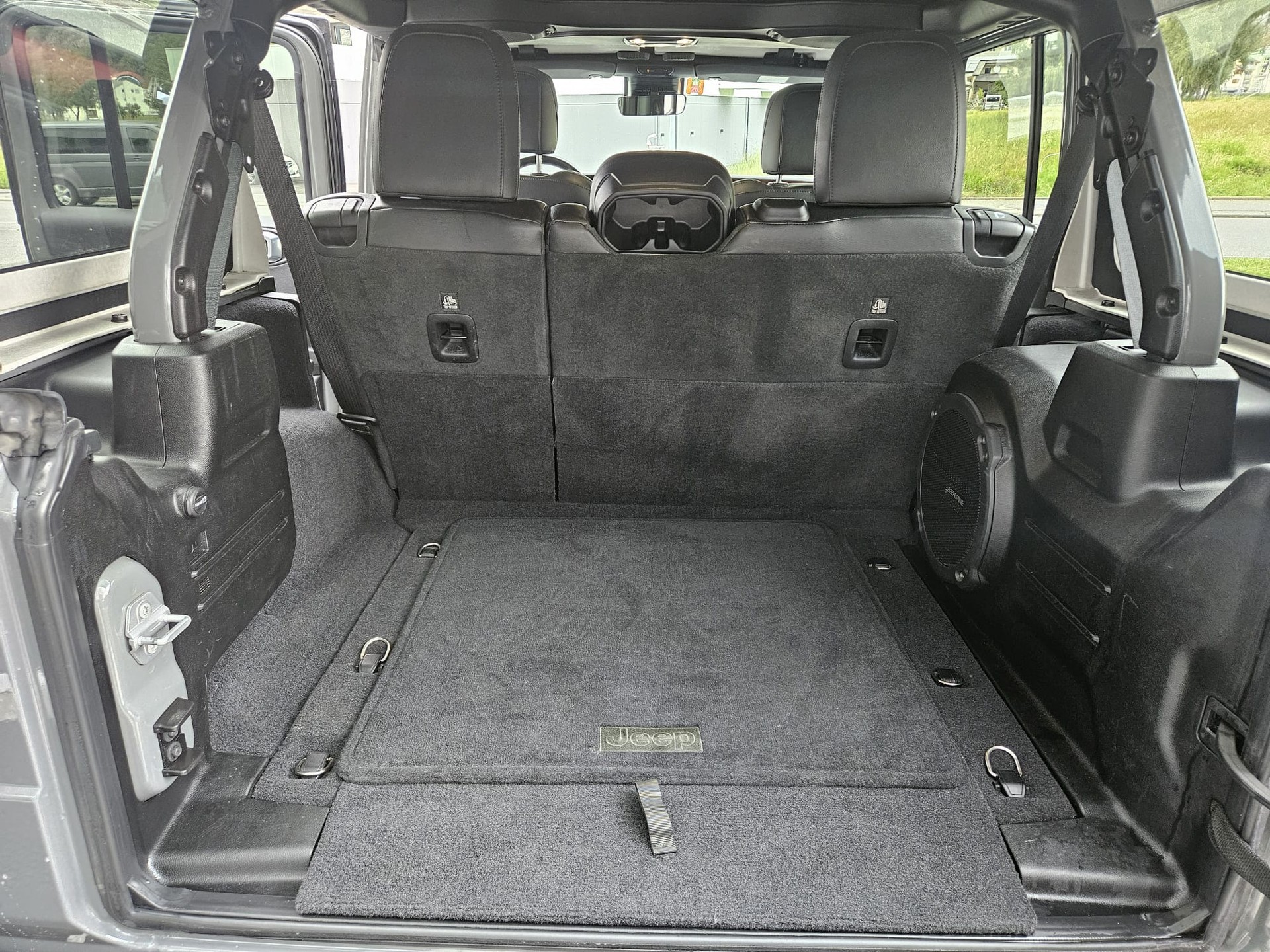 JEEP Wrangler 2.0 Unlimited Rubicon Automatic-image-10