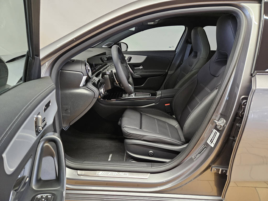 MERCEDES-BENZ A 35 AMG 4Matic-image-6