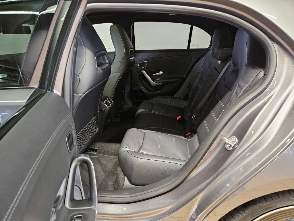 MERCEDES-BENZ A 35 AMG 4Matic-image-12