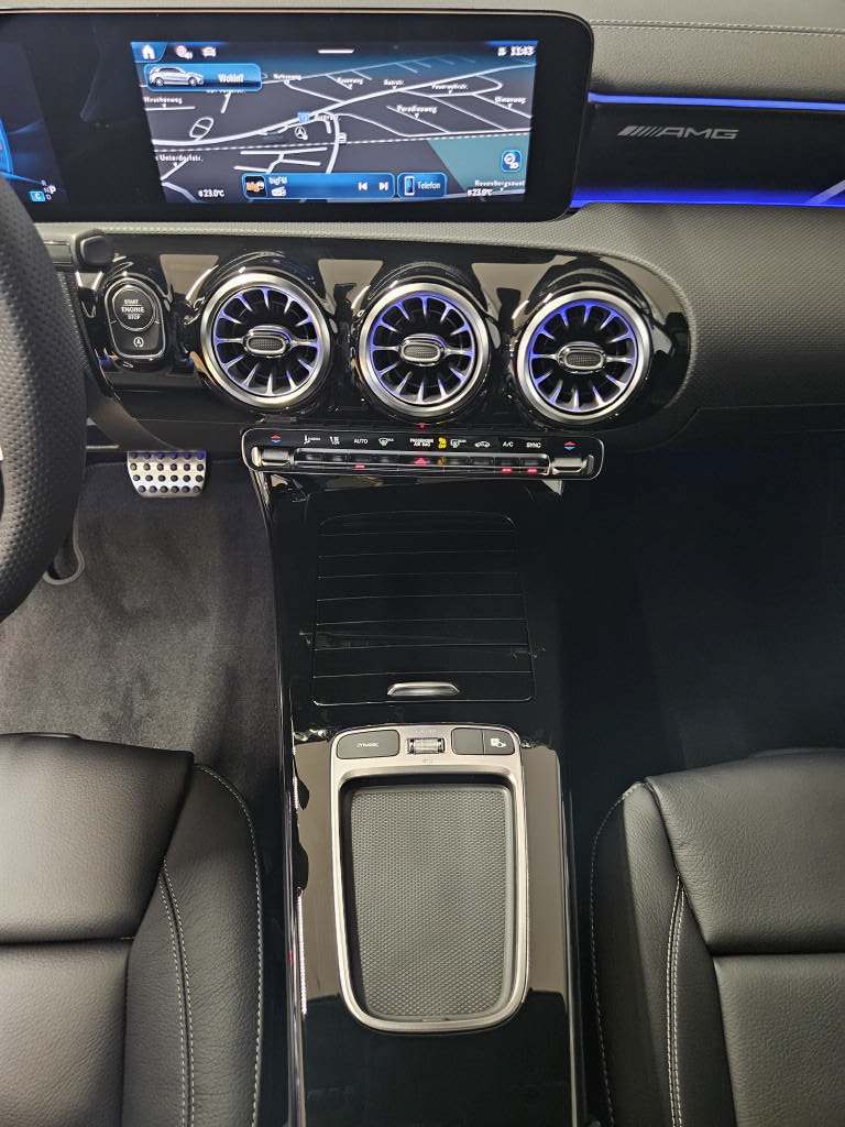 MERCEDES-BENZ A 35 AMG 4Matic-image-10