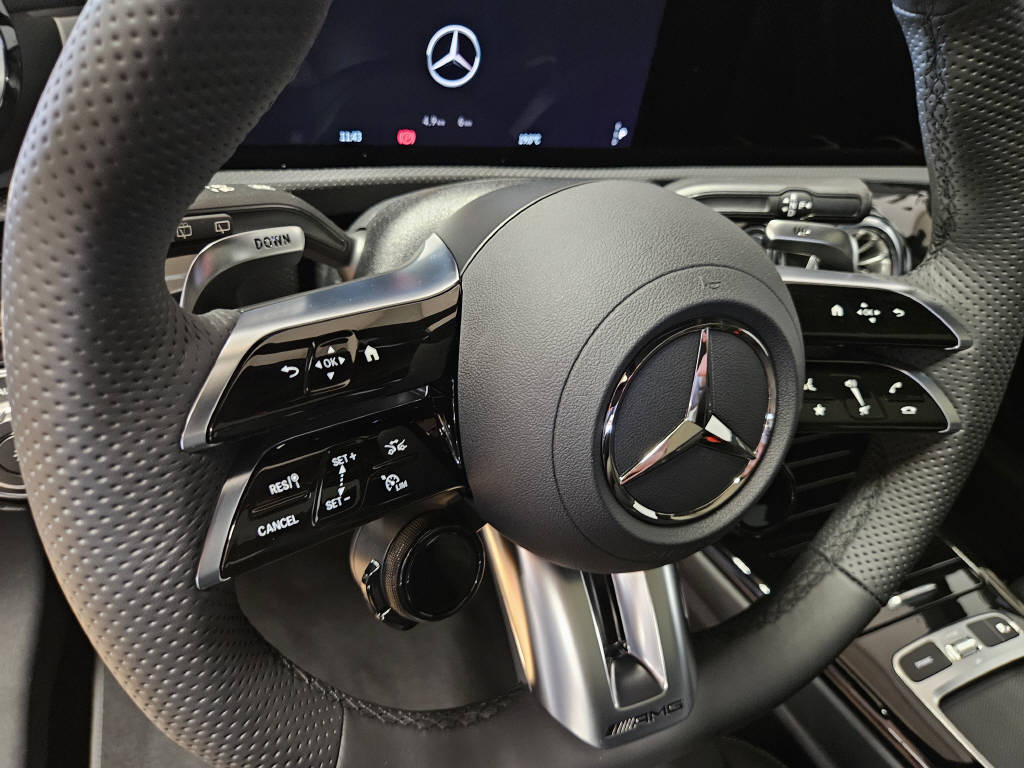 MERCEDES-BENZ A 35 AMG 4Matic-image-8