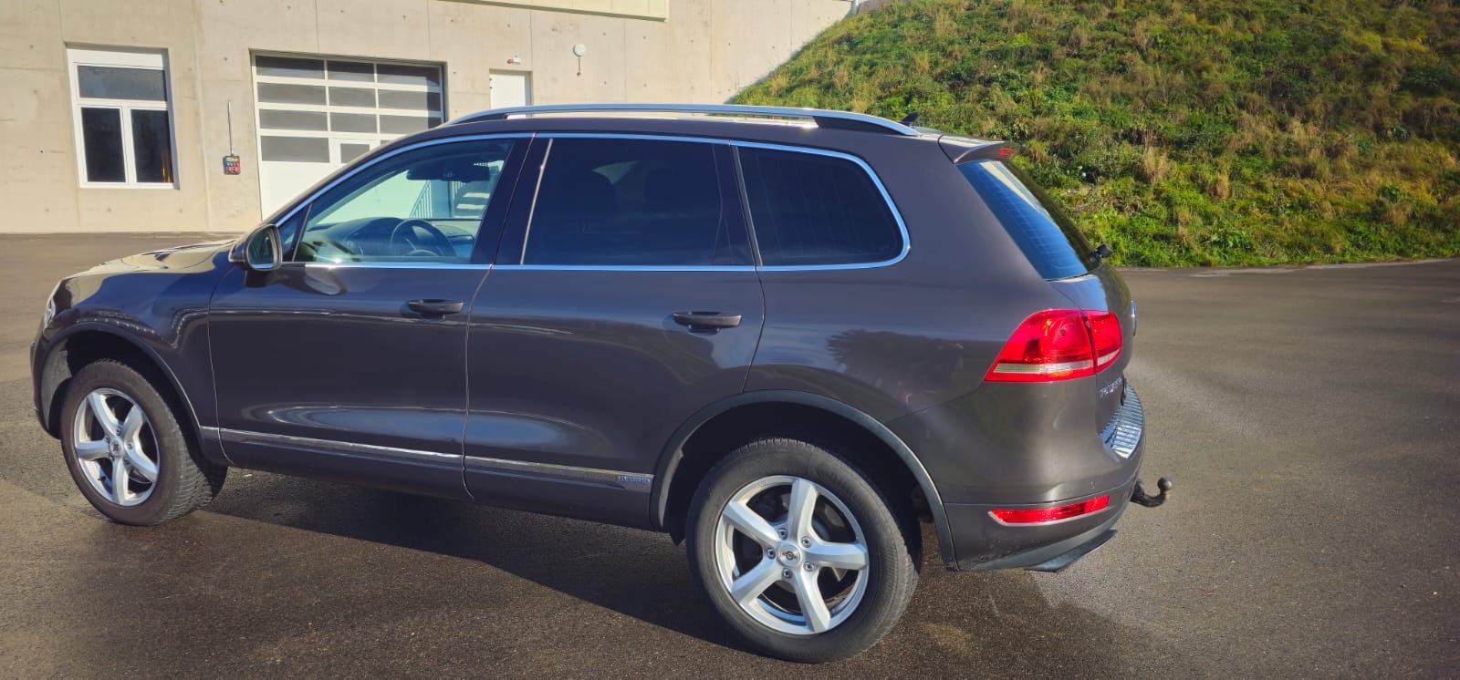 VW Touareg 3.0 TSI Hybrid Tiptronic-image-1