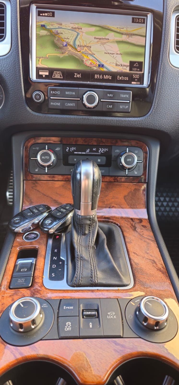 VW Touareg 3.0 TSI Hybrid Tiptronic-image-9